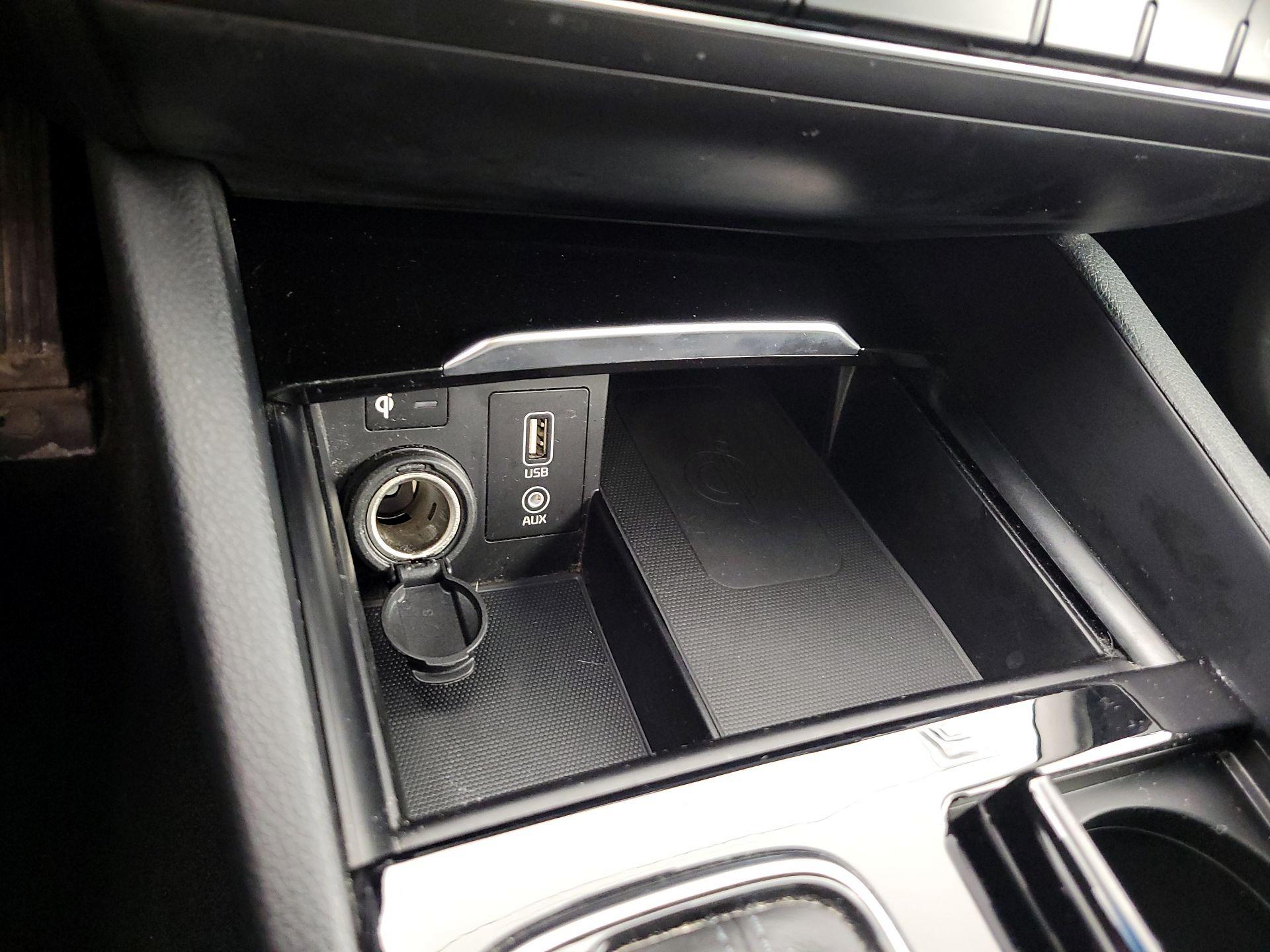 Thumbnail: 2017 Kia Cadenza - 19