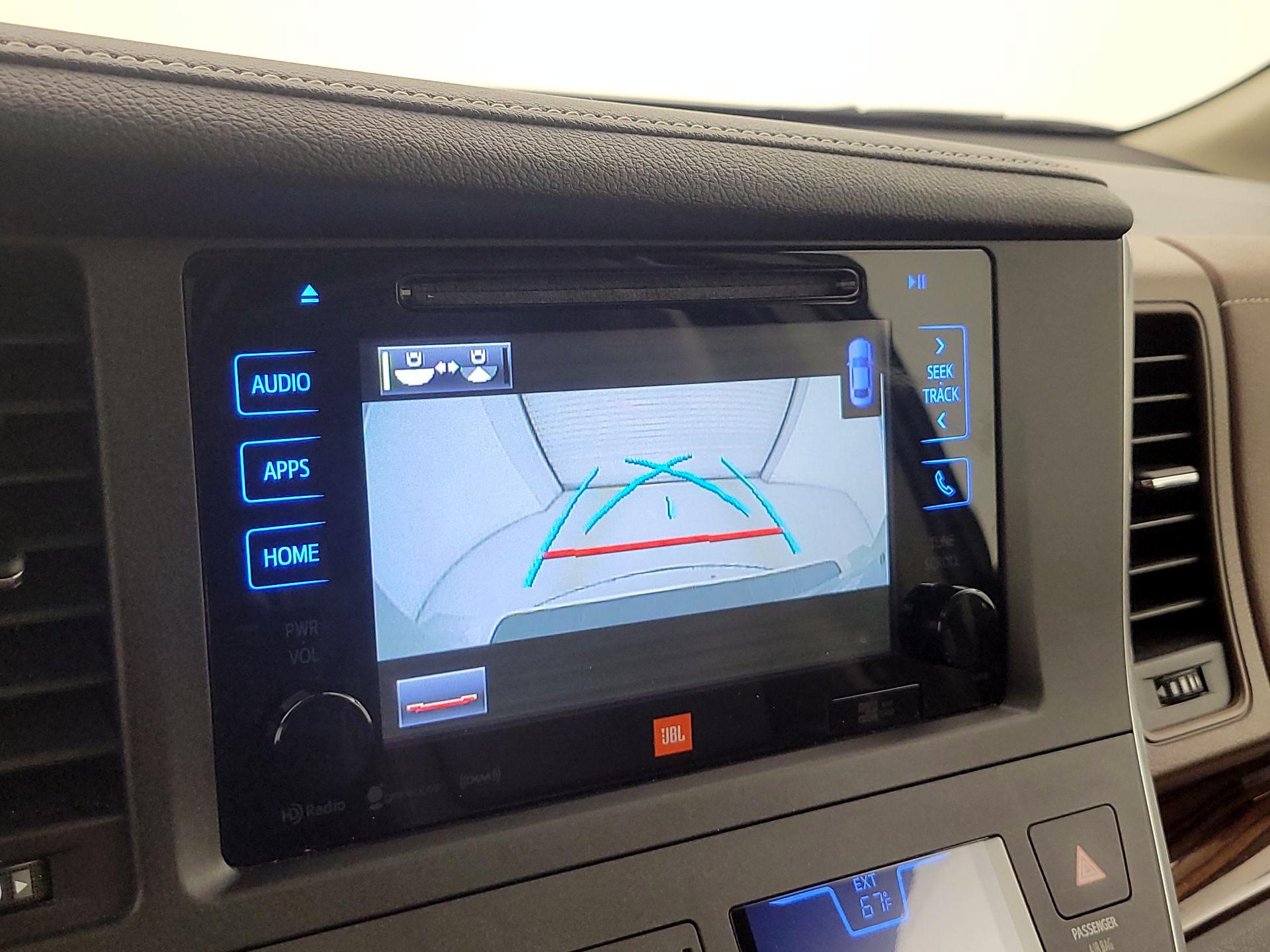 Thumbnail: 2017 Toyota Sienna - 15