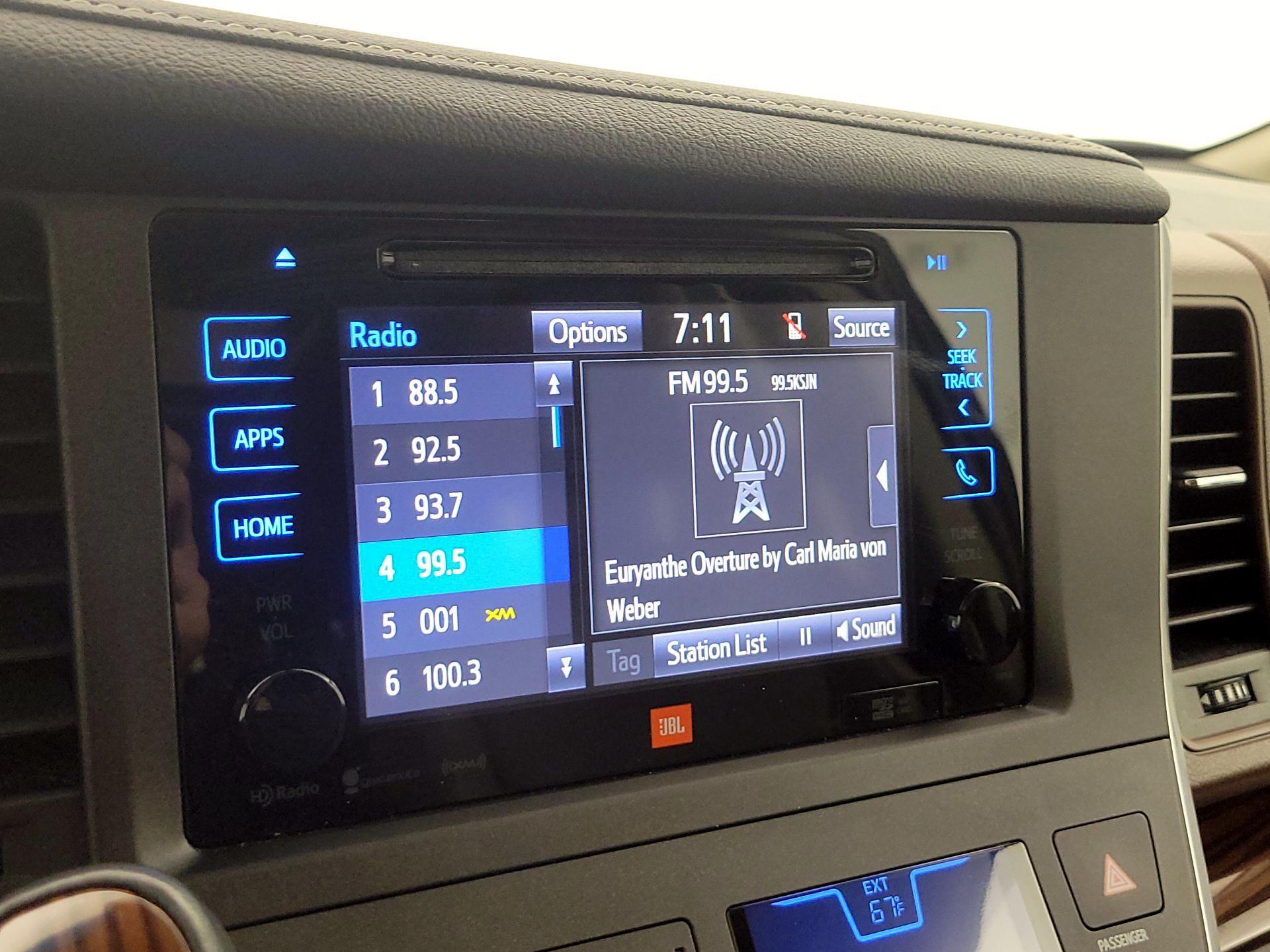 Thumbnail: 2017 Toyota Sienna - 16