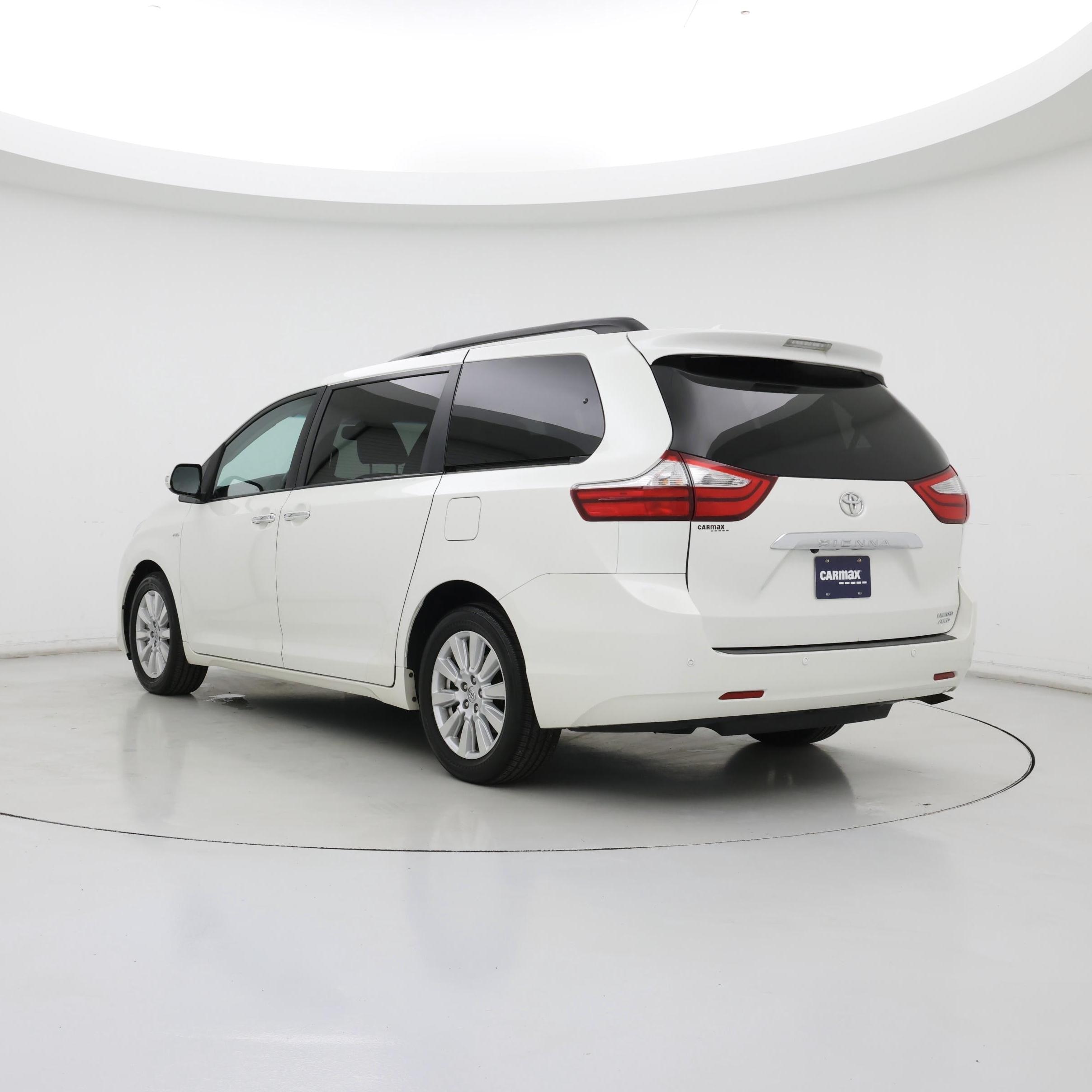 Thumbnail: 2017 Toyota Sienna - 2