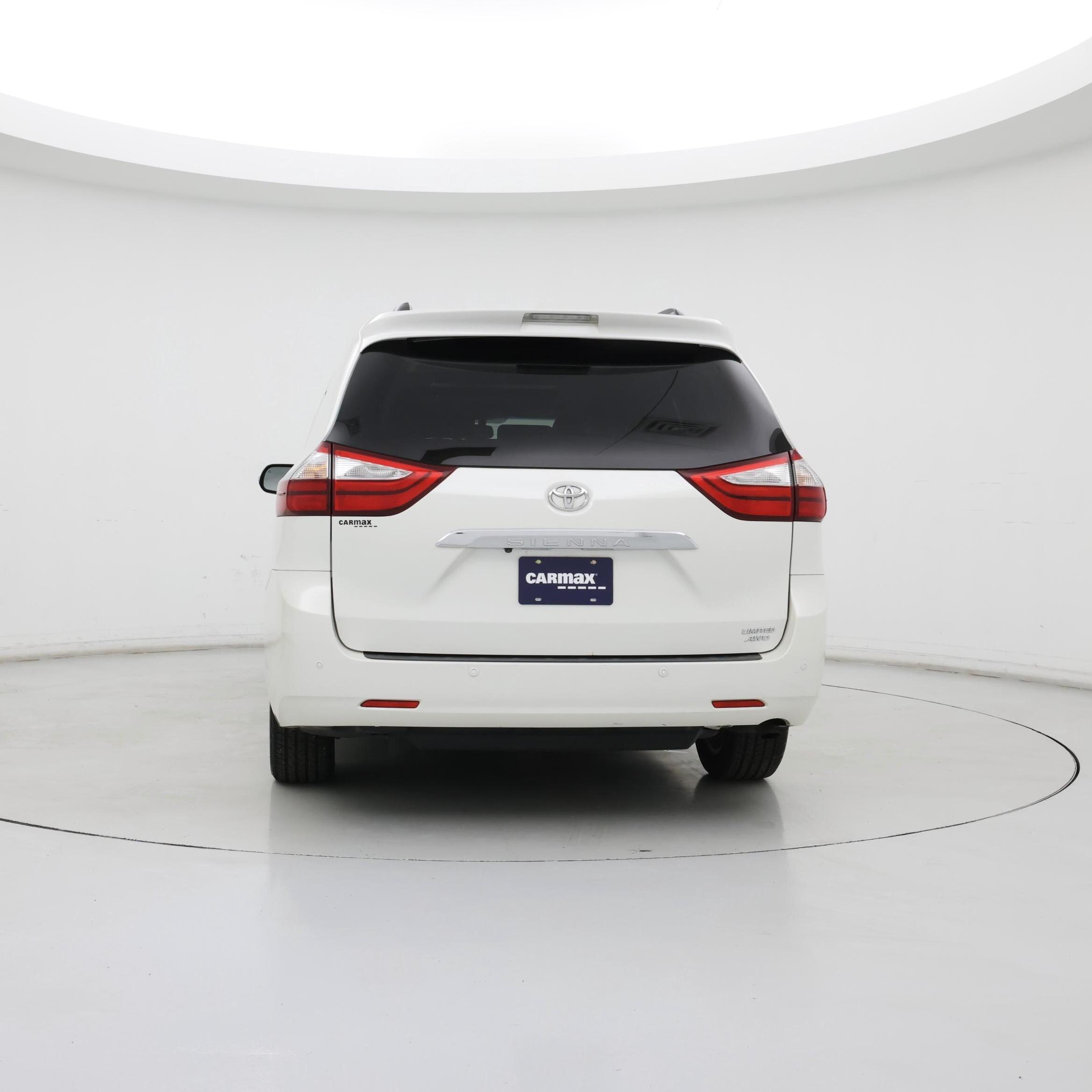 Thumbnail: 2017 Toyota Sienna - 6