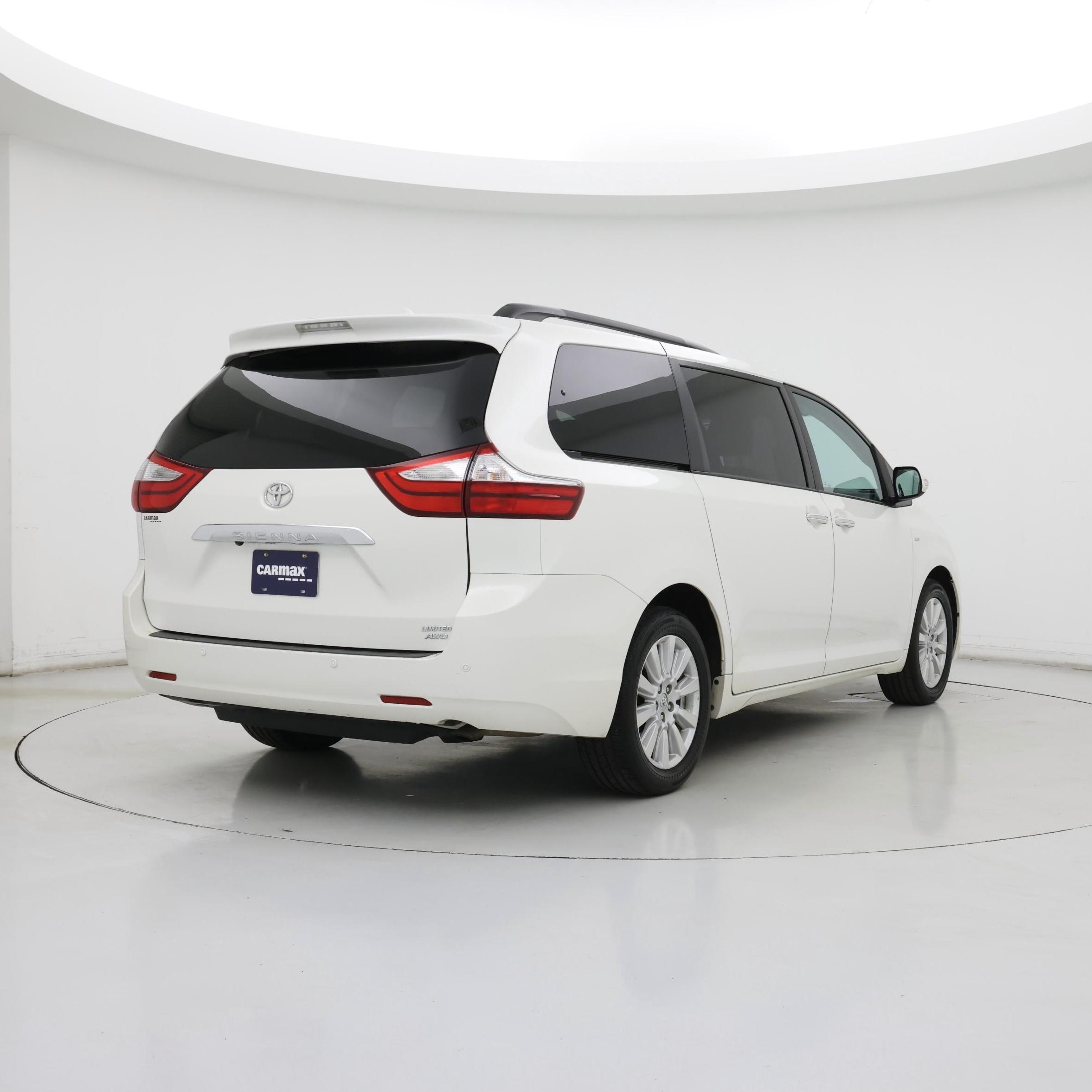 Thumbnail: 2017 Toyota Sienna - 8