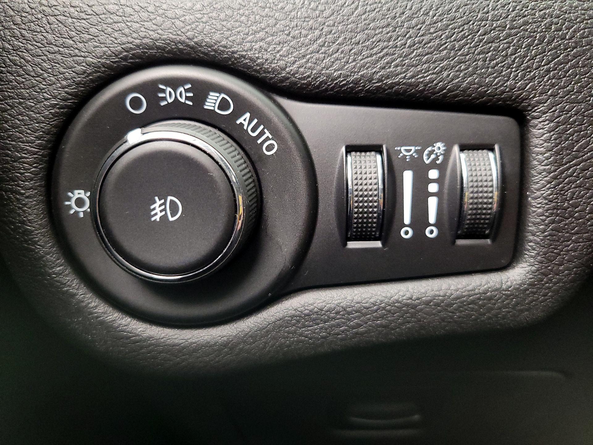 Thumbnail: 2021 Jeep Cherokee - 13