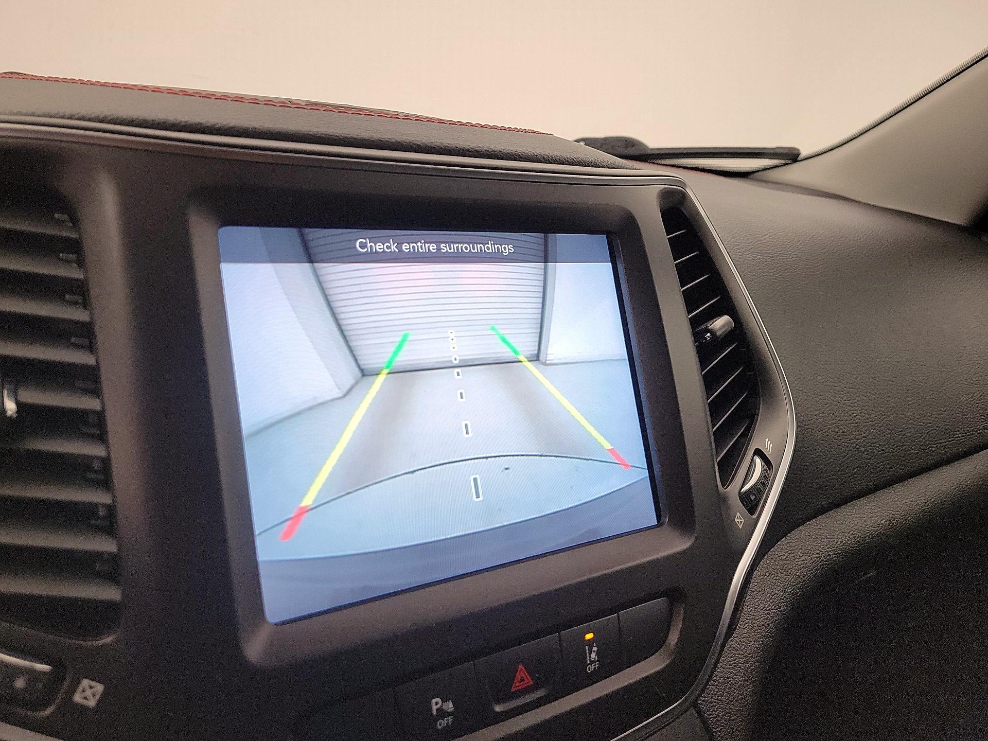 Thumbnail: 2021 Jeep Cherokee - 14