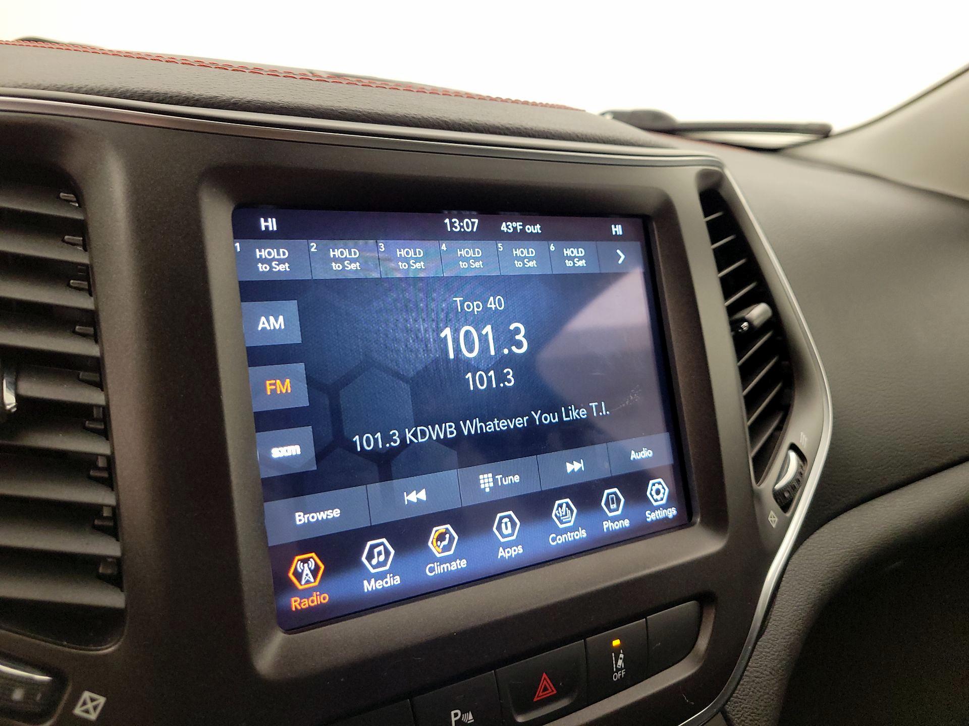 Thumbnail: 2021 Jeep Cherokee - 15