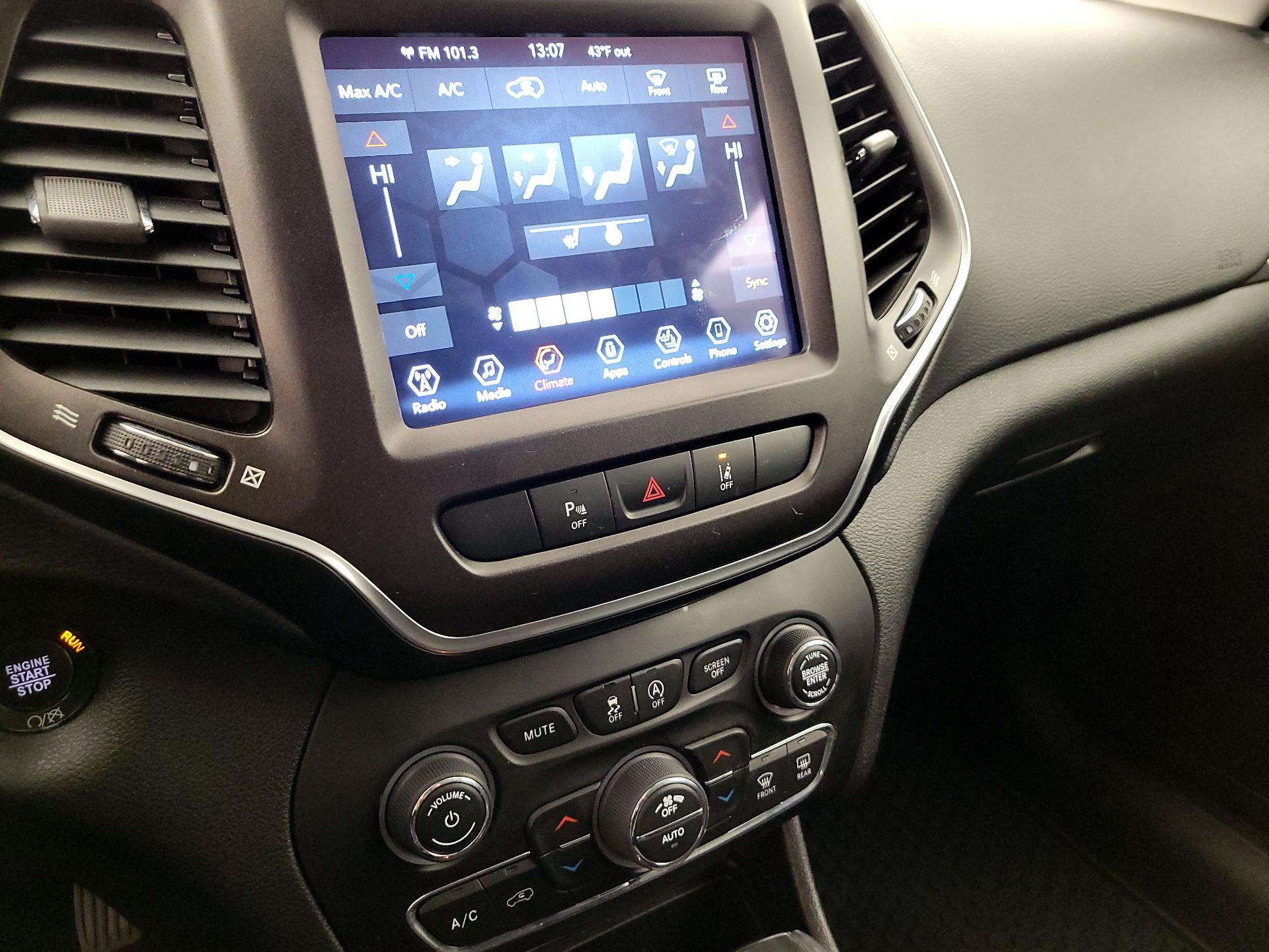 Thumbnail: 2021 Jeep Cherokee - 16