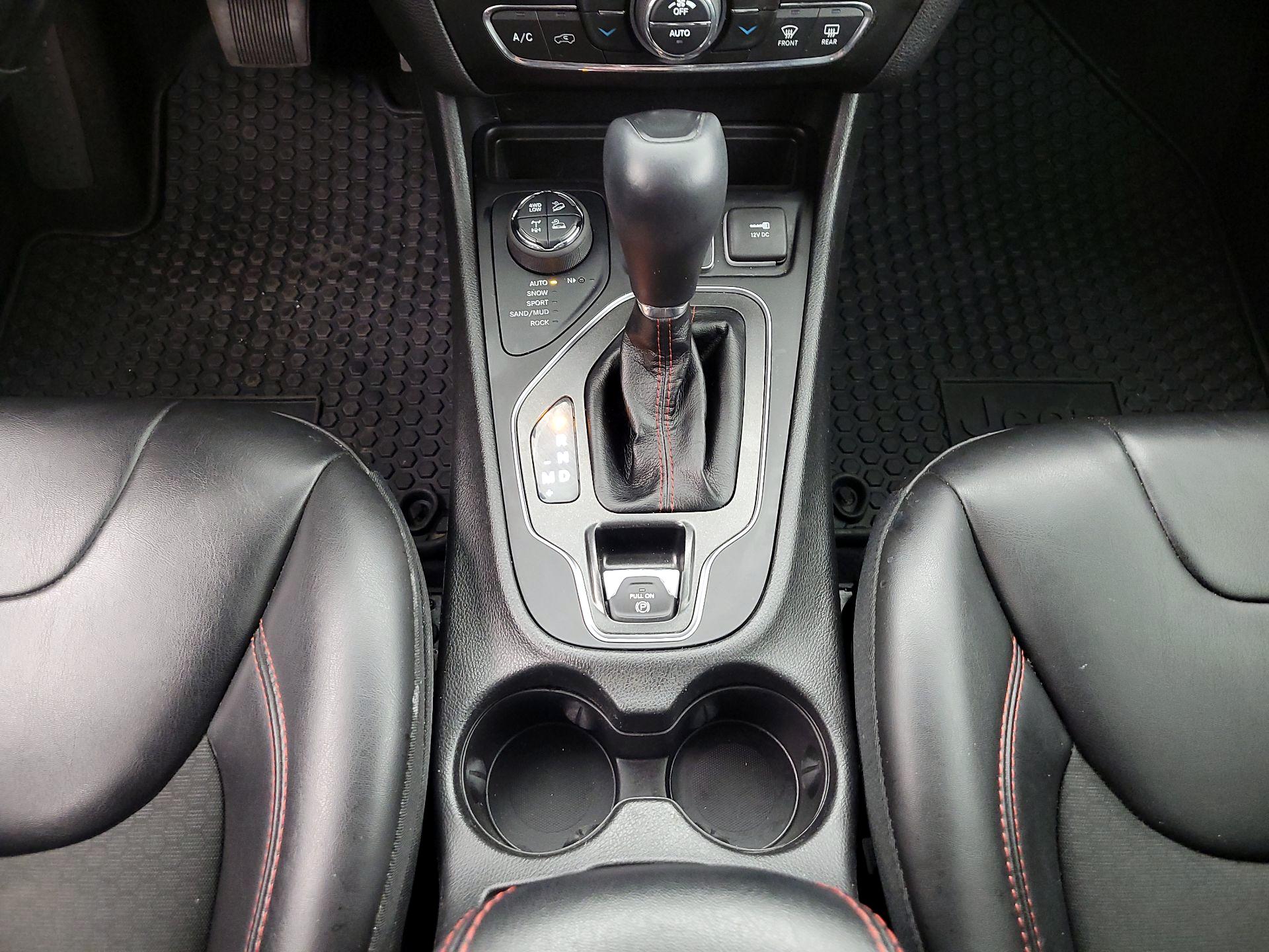 Thumbnail: 2021 Jeep Cherokee - 17