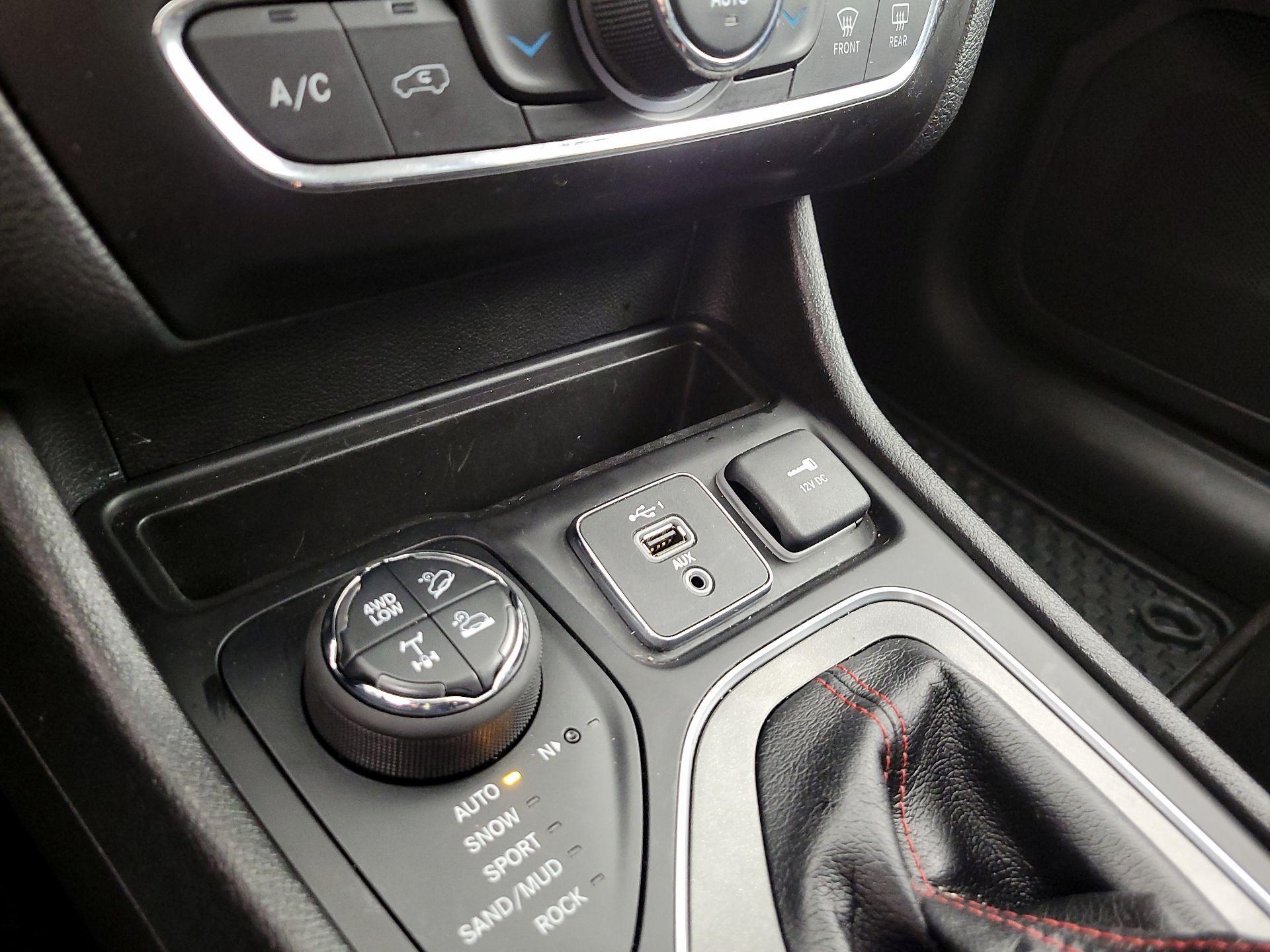 Thumbnail: 2021 Jeep Cherokee - 18