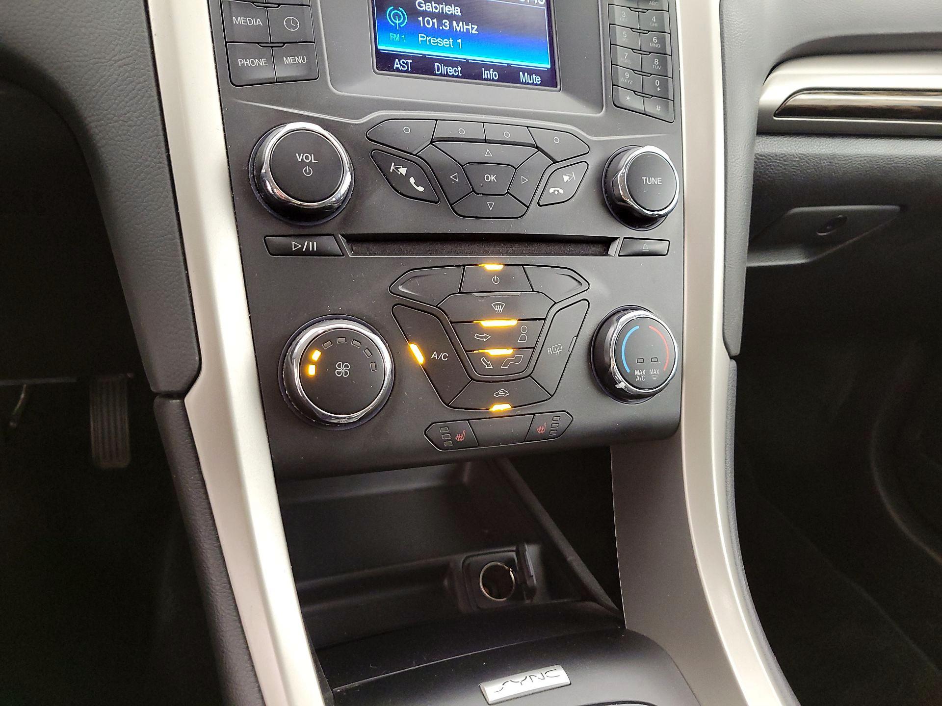 Thumbnail: 2015 Ford Fusion - 16