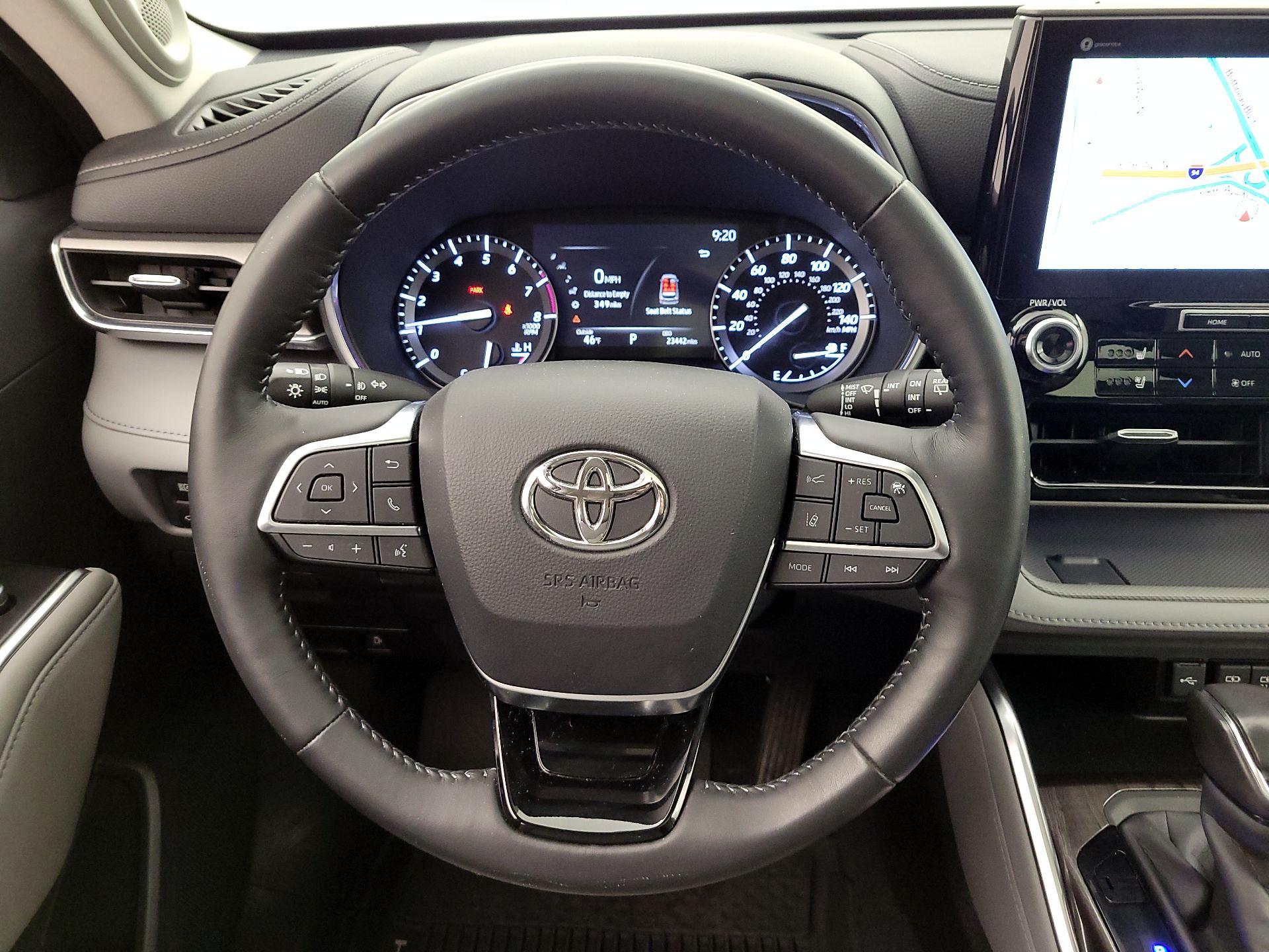 Thumbnail: 2020 Toyota Highlander - 10