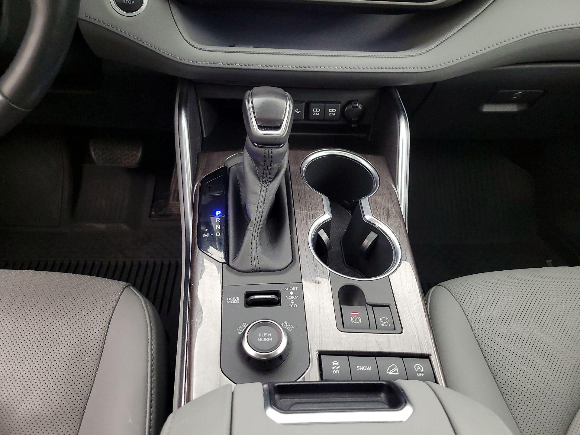 Thumbnail: 2020 Toyota Highlander - 18