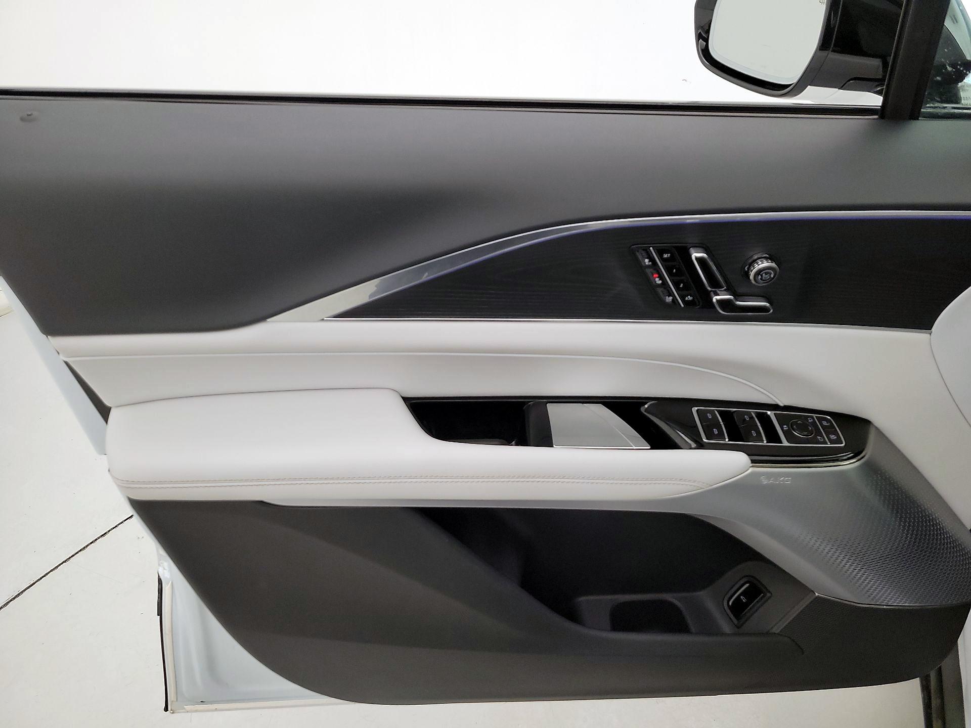 Thumbnail: 2024 Cadillac Lyriq - 12