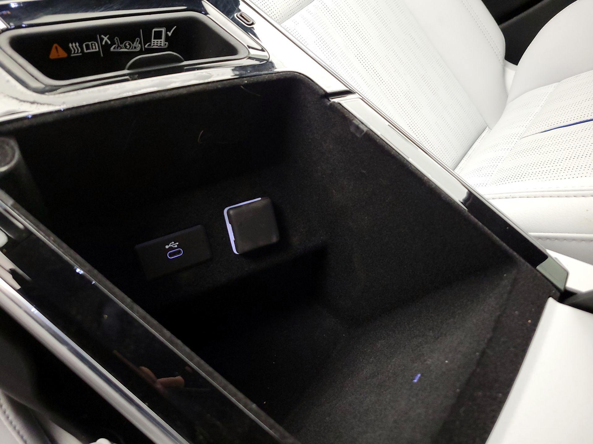 Thumbnail: 2024 Cadillac Lyriq - 19