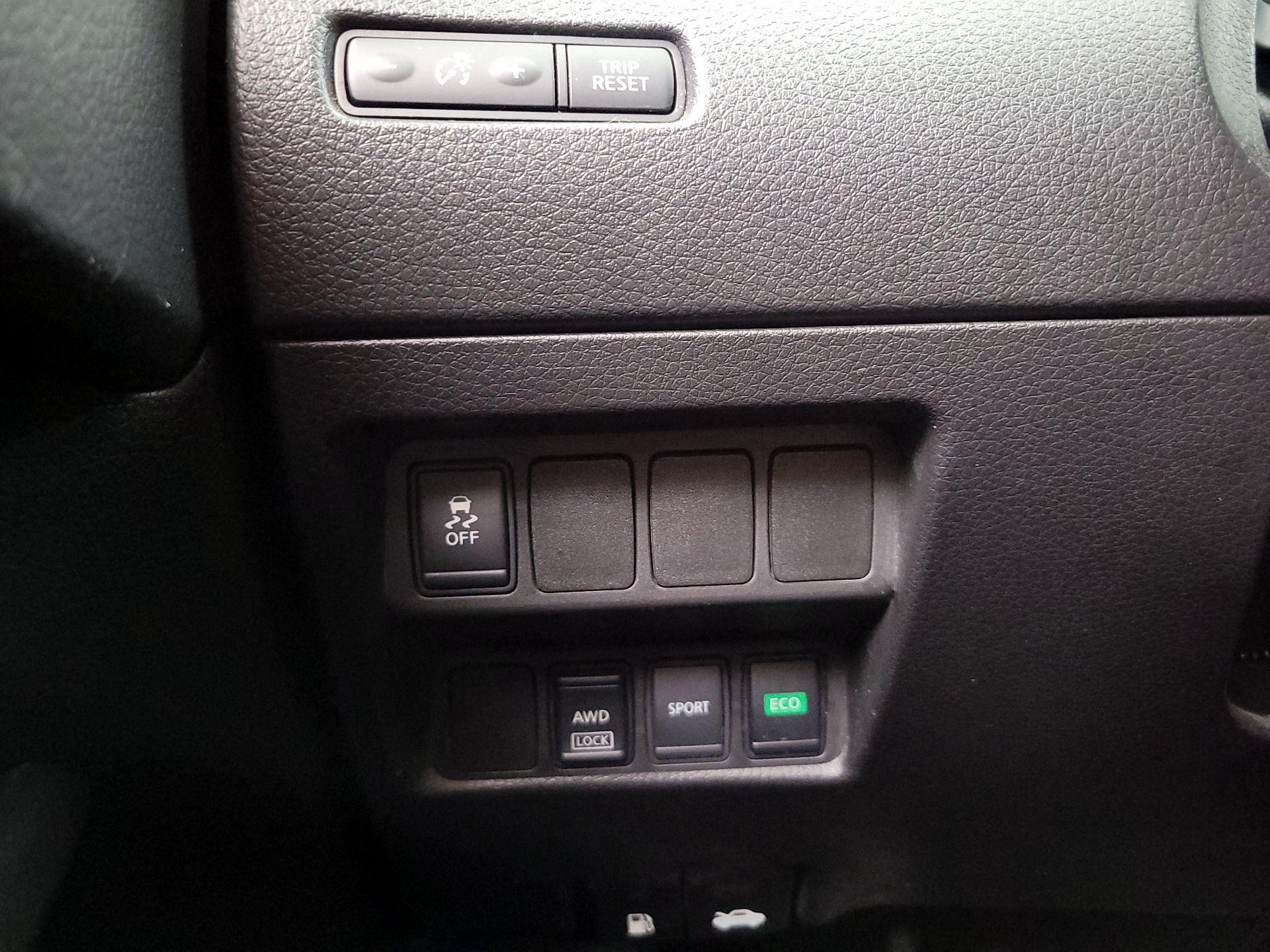 Thumbnail: 2017 Nissan Rogue - 13