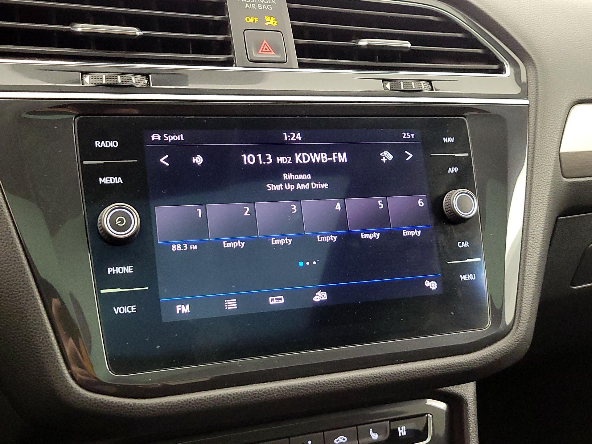 Thumbnail: 2019 Volkswagen Tiguan - 16