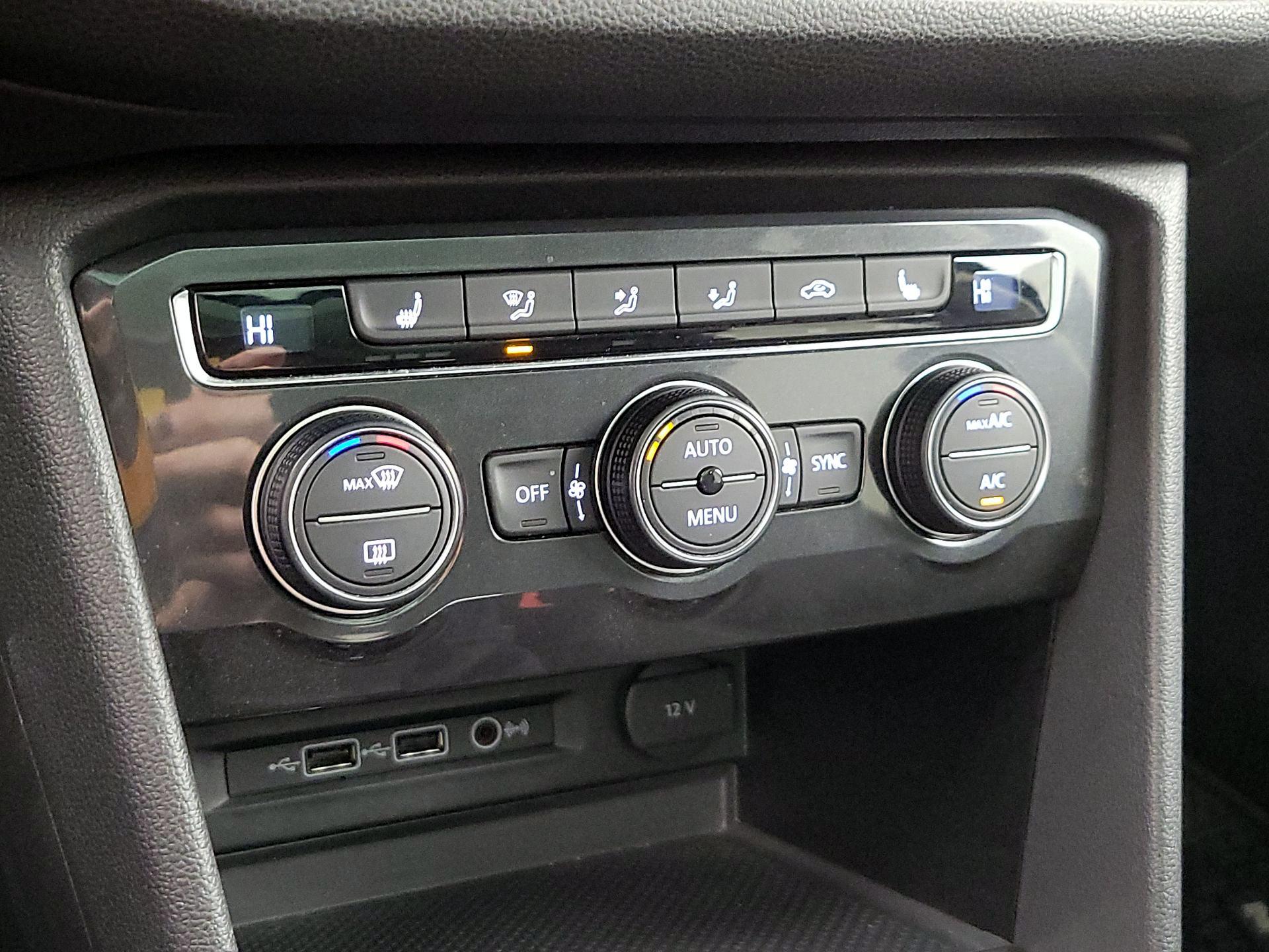 Thumbnail: 2019 Volkswagen Tiguan - 17