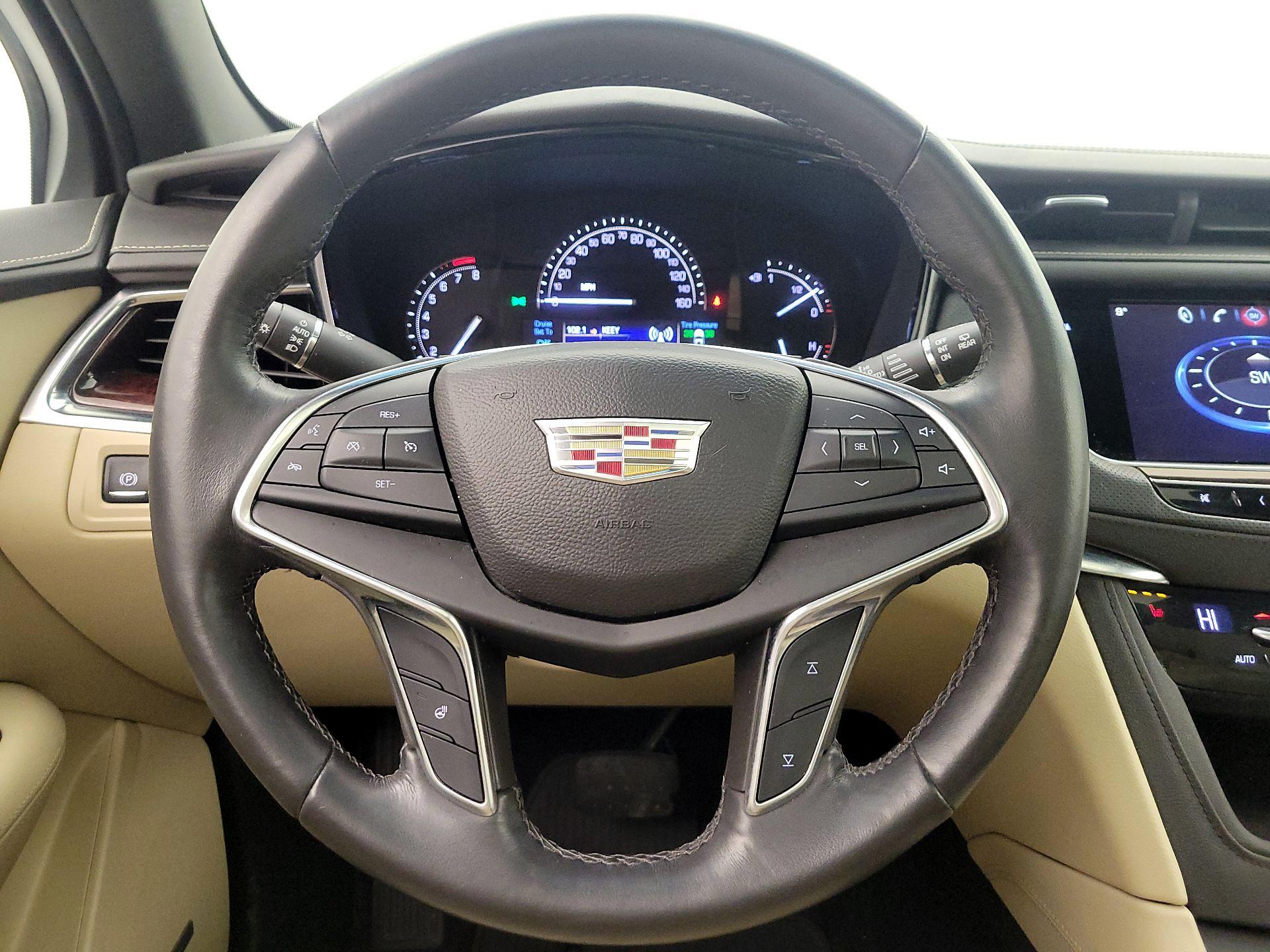 Thumbnail: 2017 Cadillac XT5 - 10