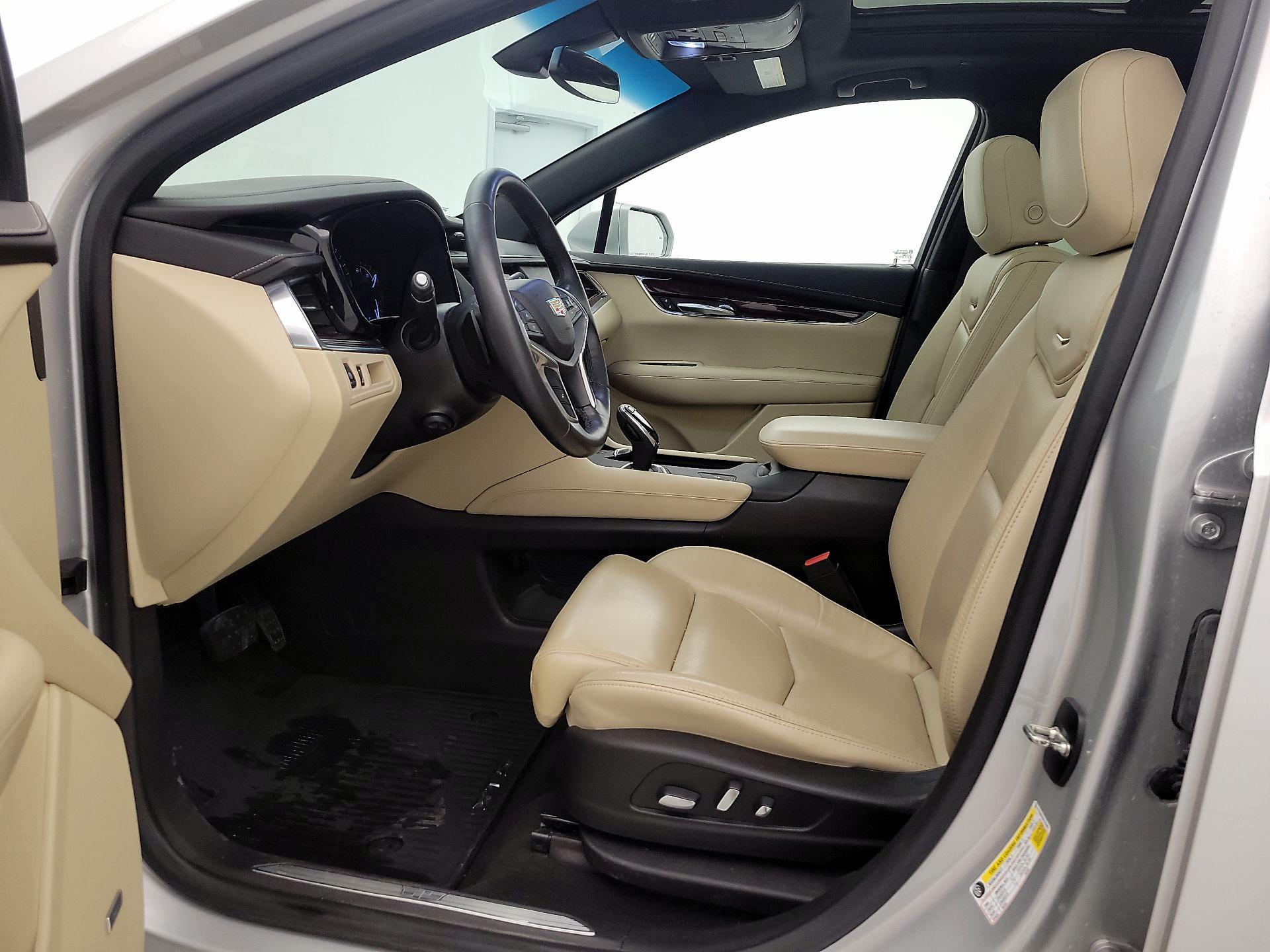 Thumbnail: 2017 Cadillac XT5 - 11