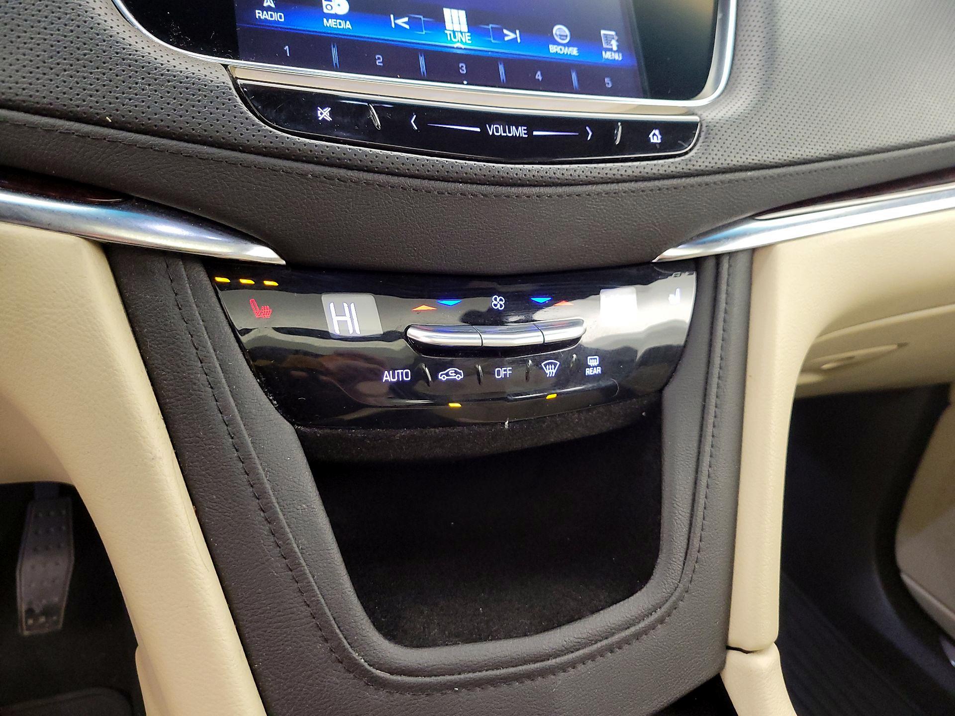 Thumbnail: 2017 Cadillac XT5 - 17