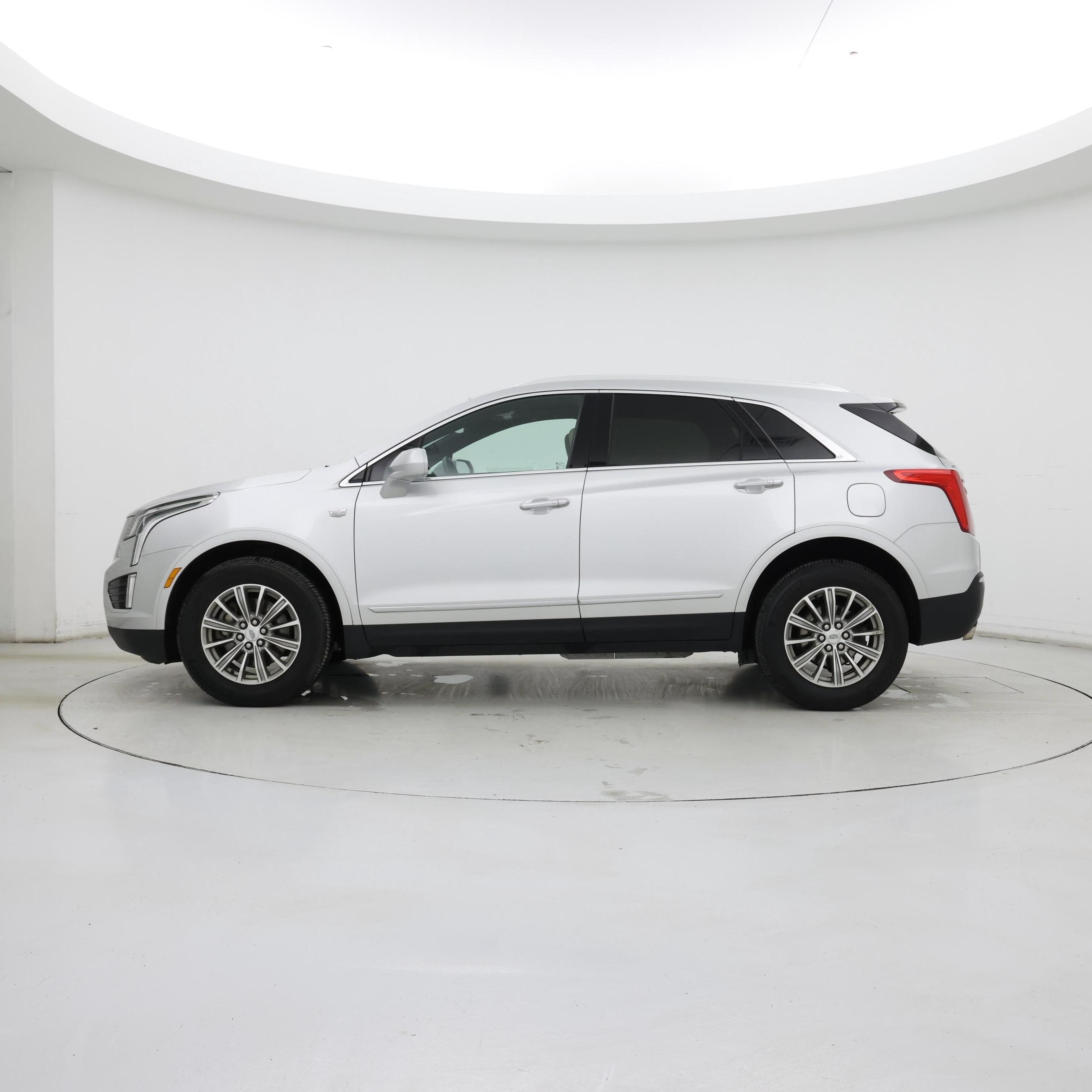 Thumbnail: 2017 Cadillac XT5 - 3