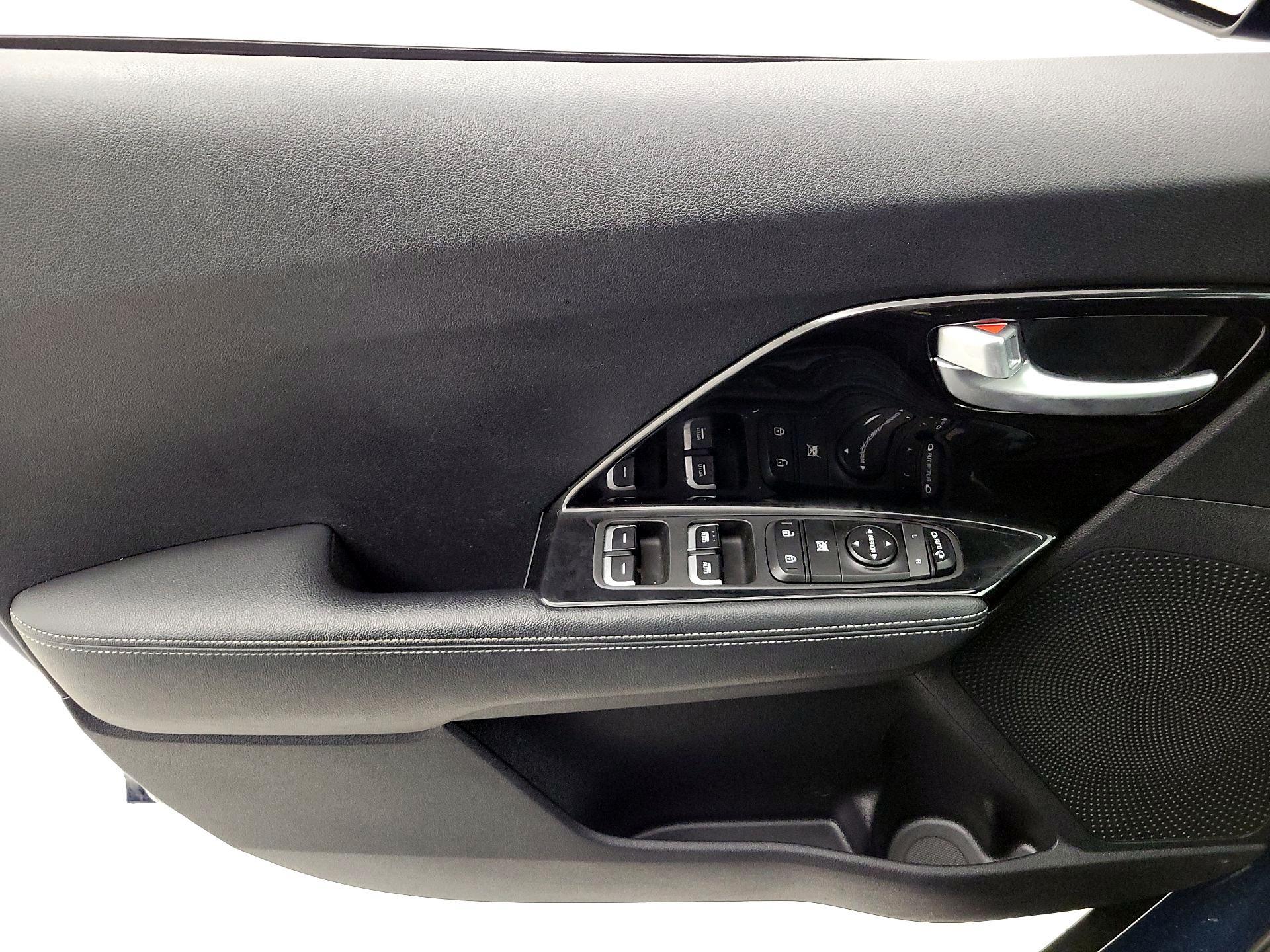 Thumbnail: 2017 Kia Niro - 12