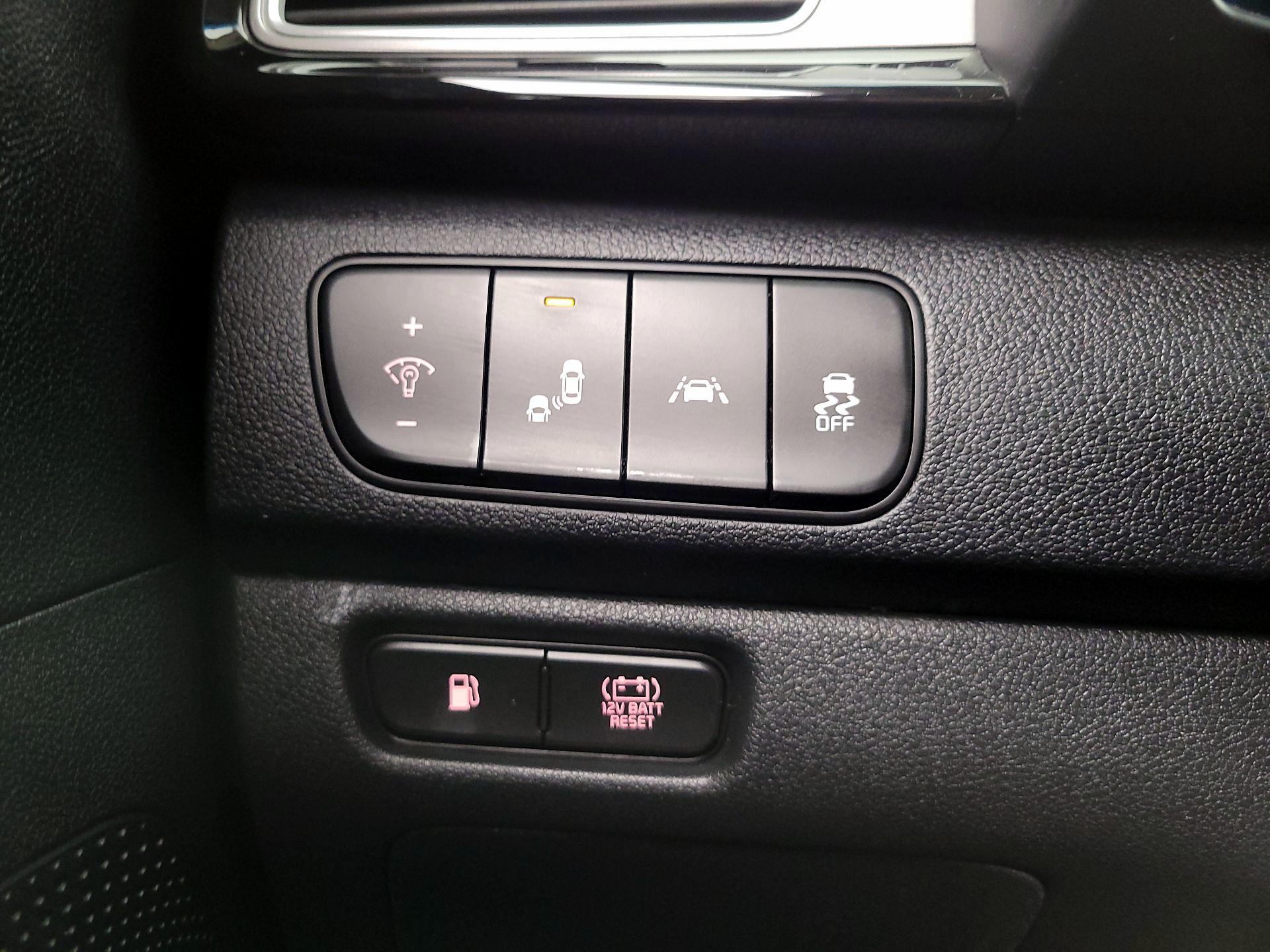 Thumbnail: 2017 Kia Niro - 13