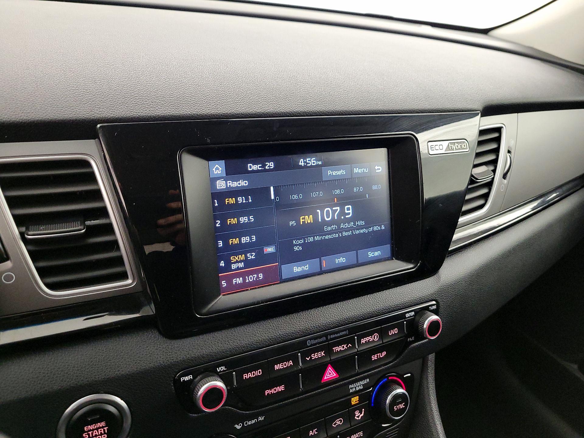 Thumbnail: 2017 Kia Niro - 15