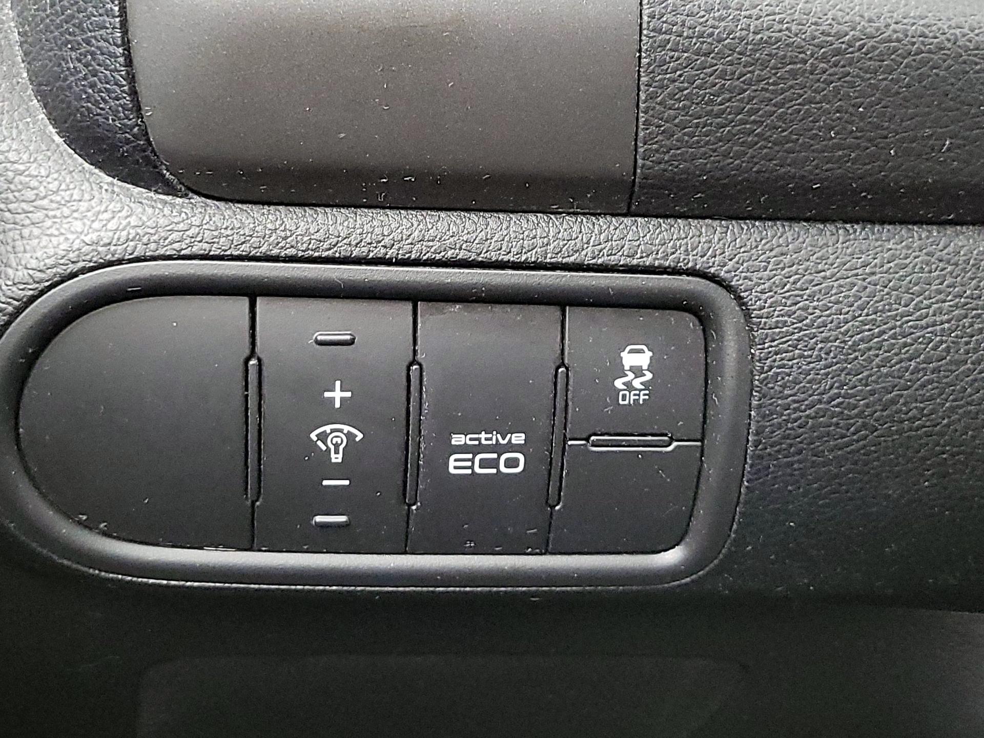 Thumbnail: 2016 Kia Forte - 13