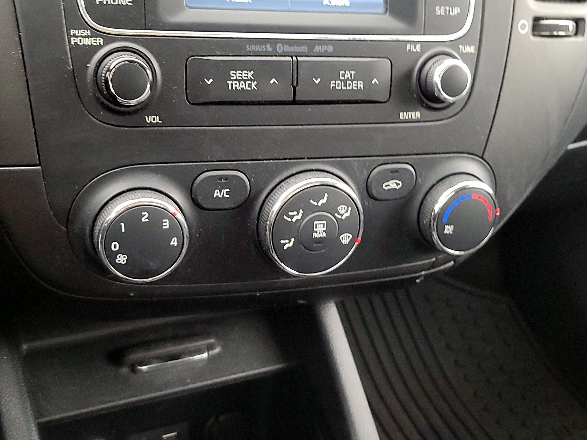 Thumbnail: 2016 Kia Forte - 16