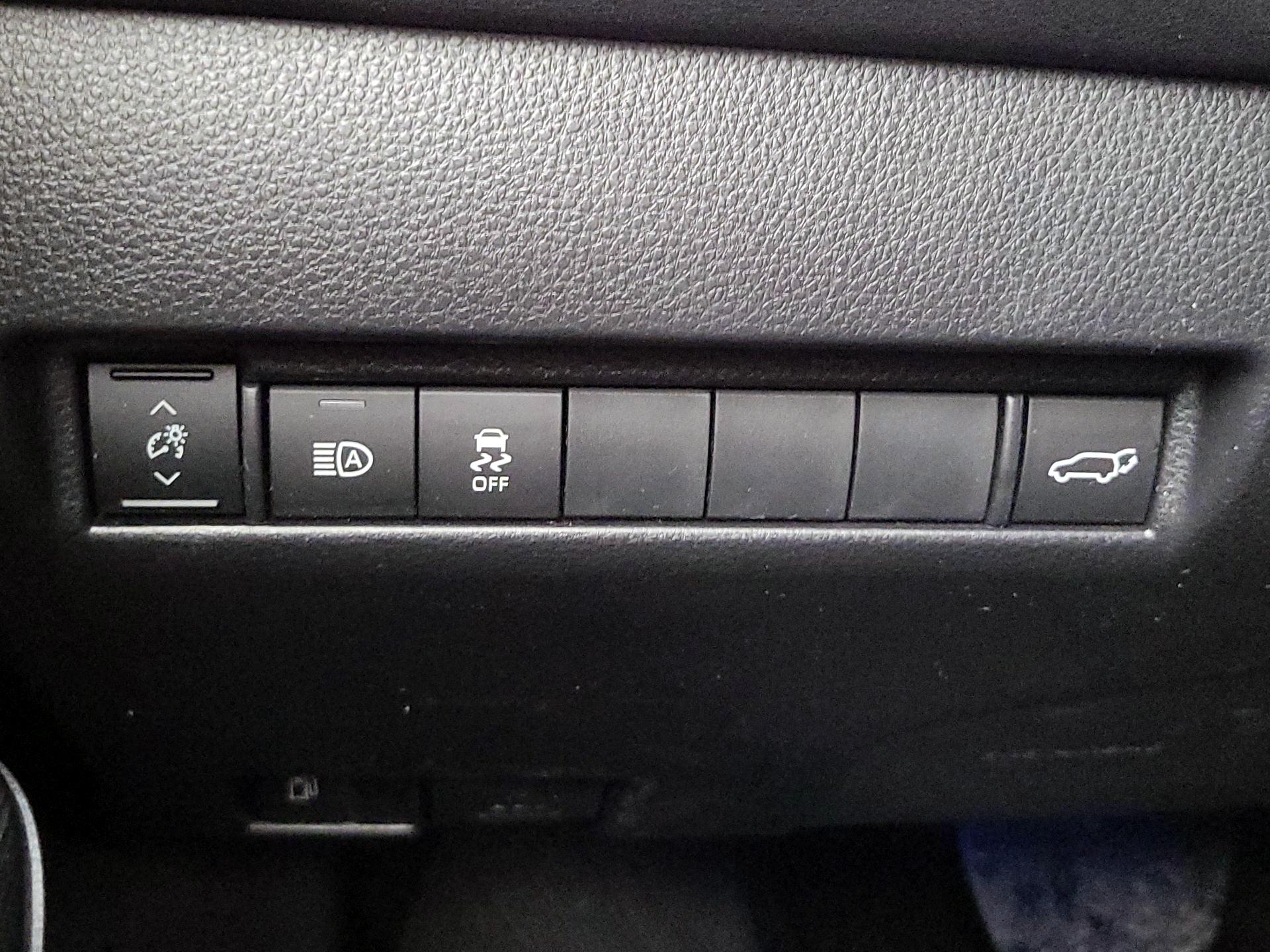 Thumbnail: 2022 Toyota Venza - 13