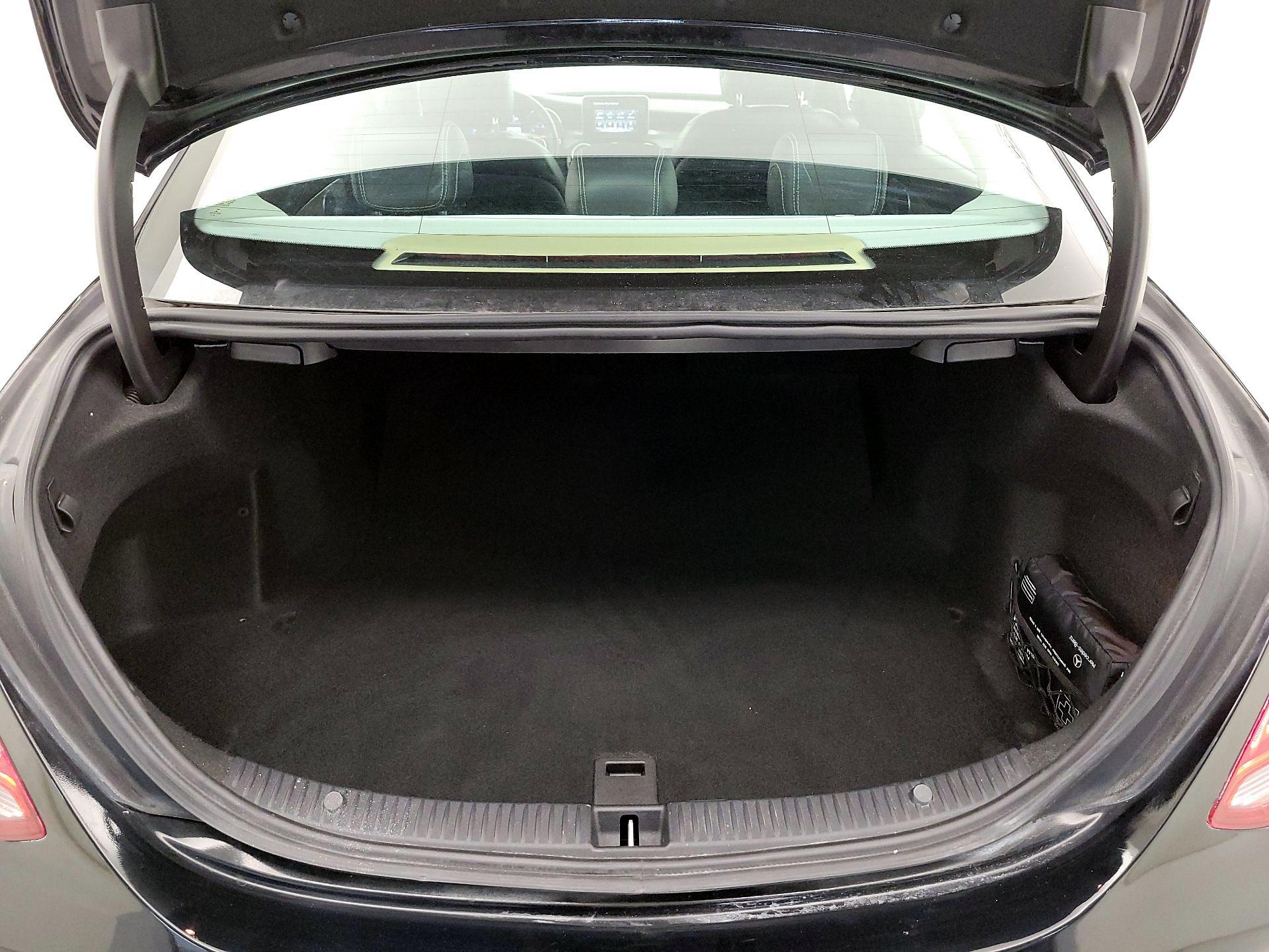 Thumbnail: 2015 Mercedes-Benz C-Class - 20