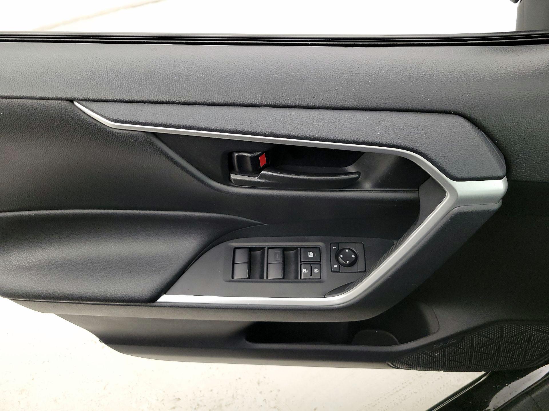 Thumbnail: 2021 Toyota RAV4 - 12