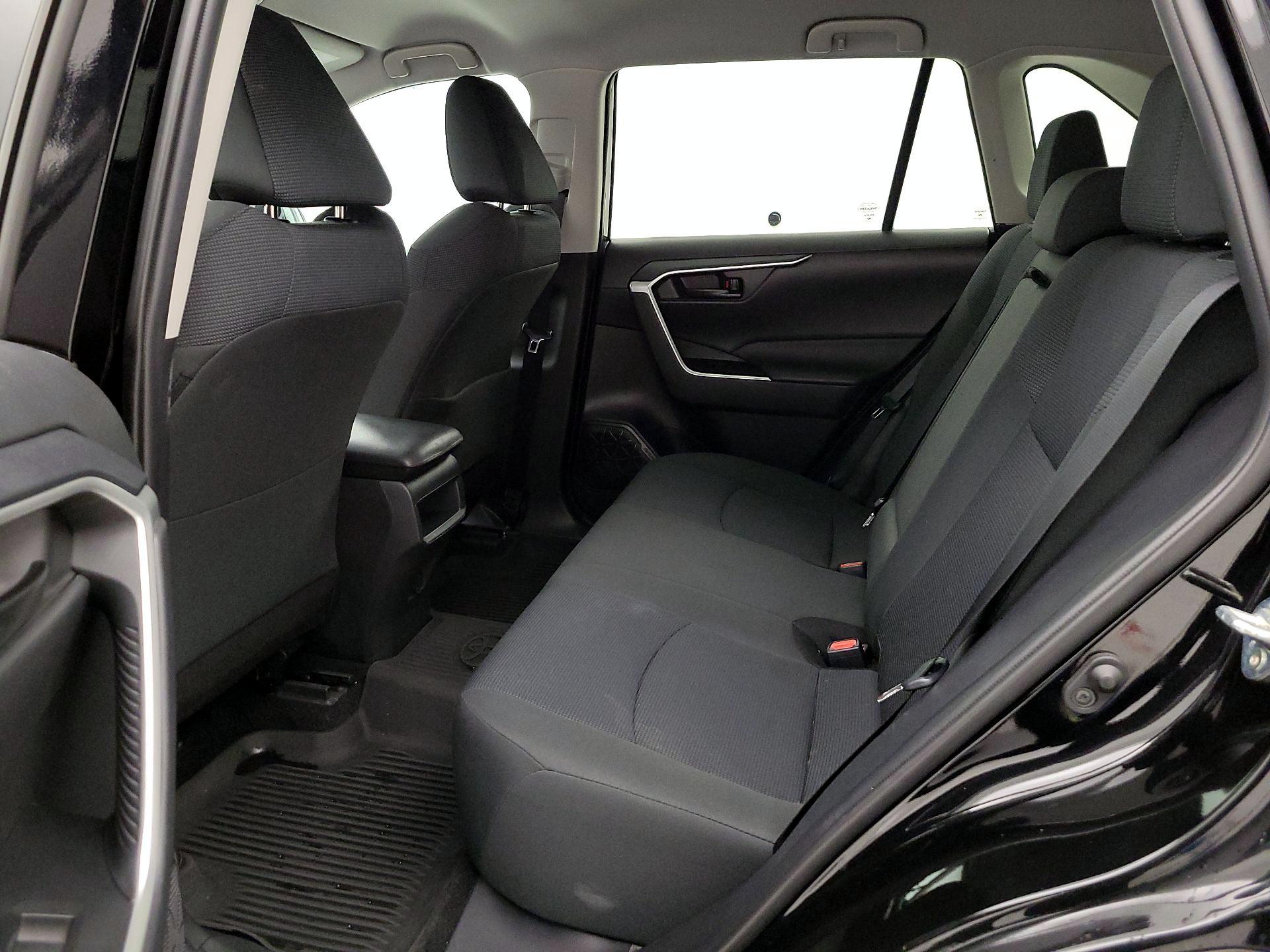 Thumbnail: 2021 Toyota RAV4 - 20