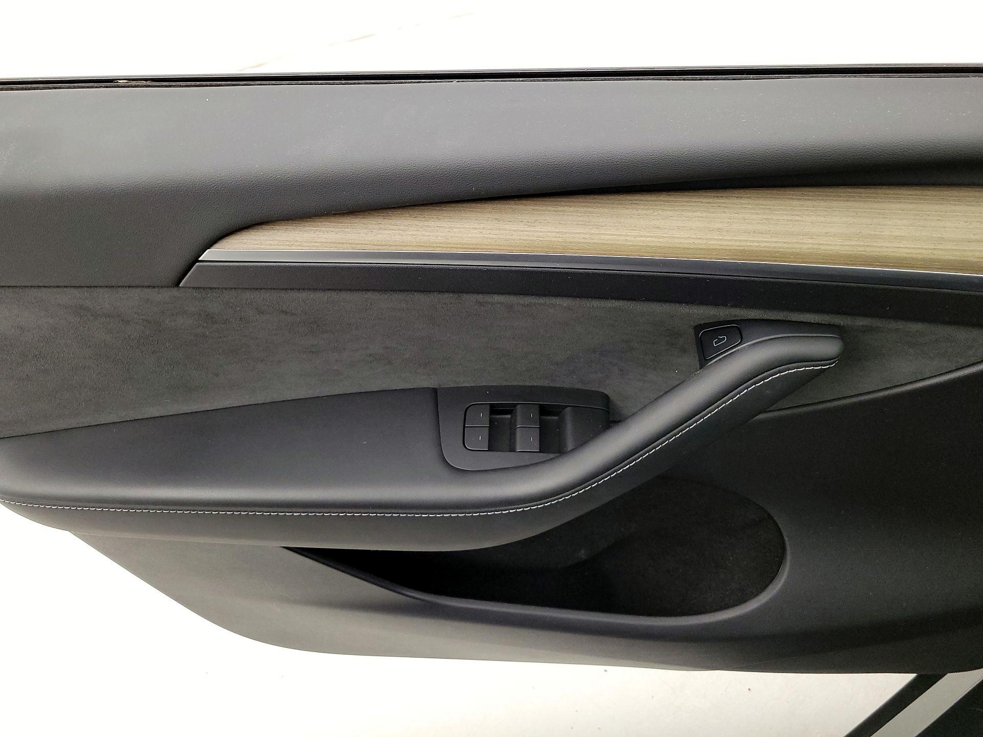 Thumbnail: 2023 Tesla Model Y - 12