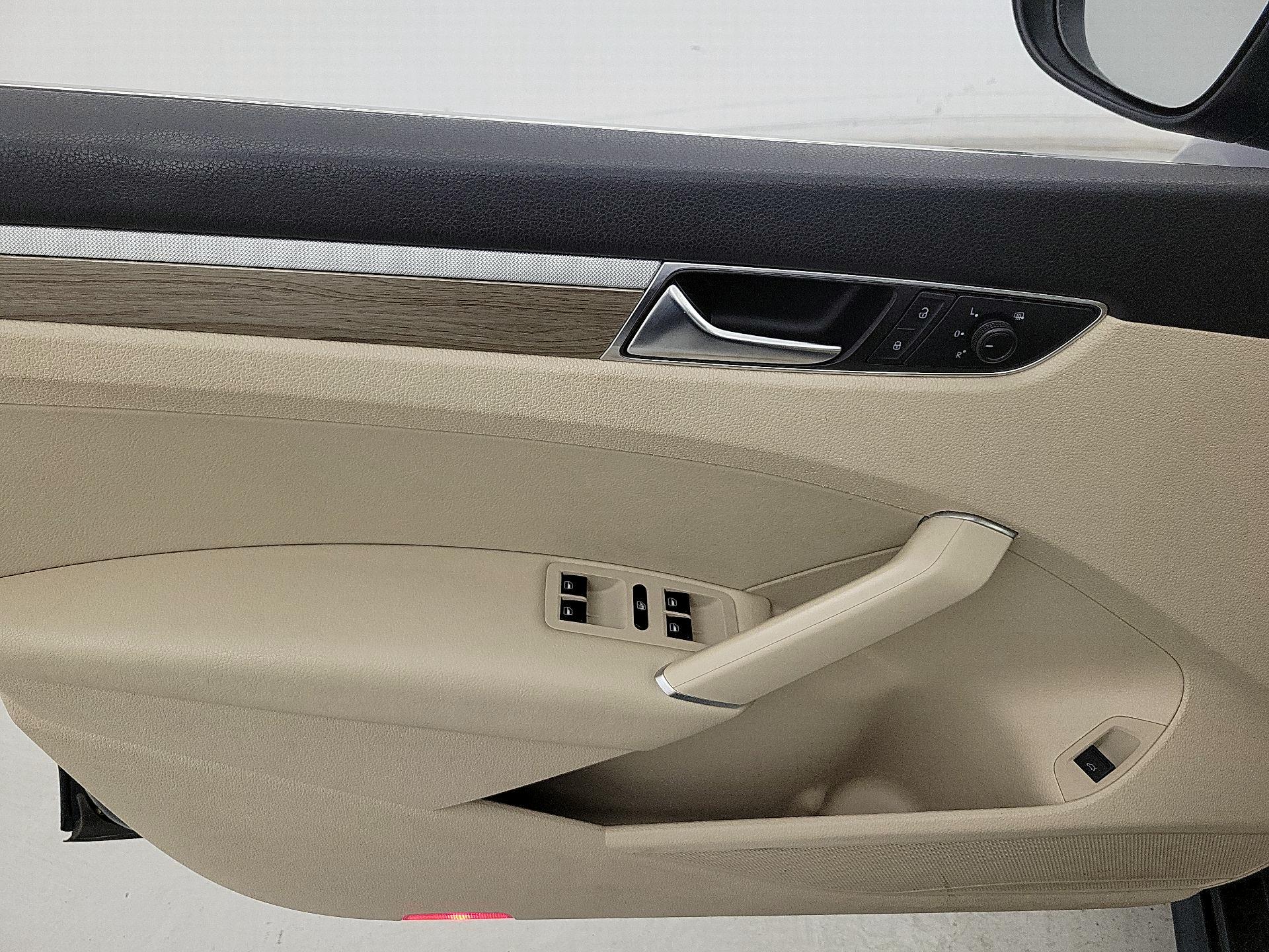 Thumbnail: 2018 Volkswagen Passat - 12