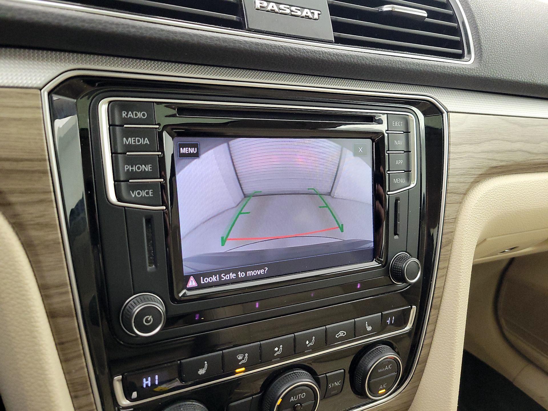 Thumbnail: 2018 Volkswagen Passat - 15