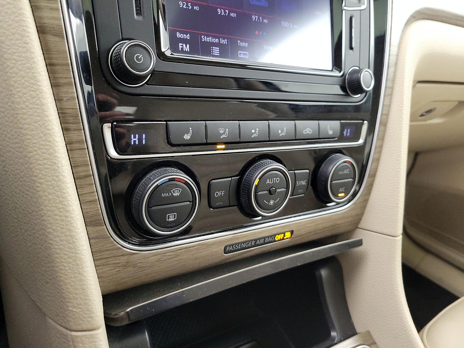 Thumbnail: 2018 Volkswagen Passat - 17