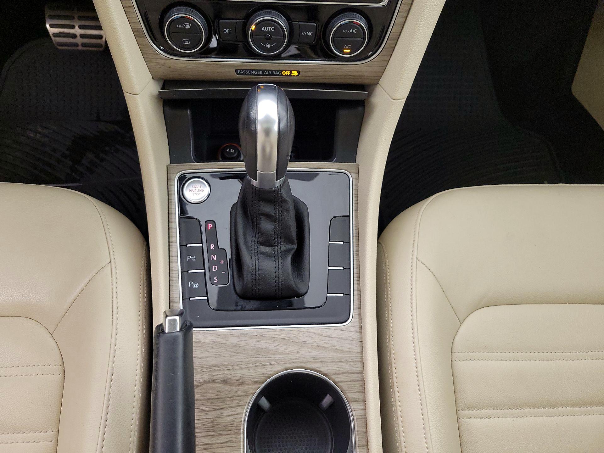 Thumbnail: 2018 Volkswagen Passat - 18