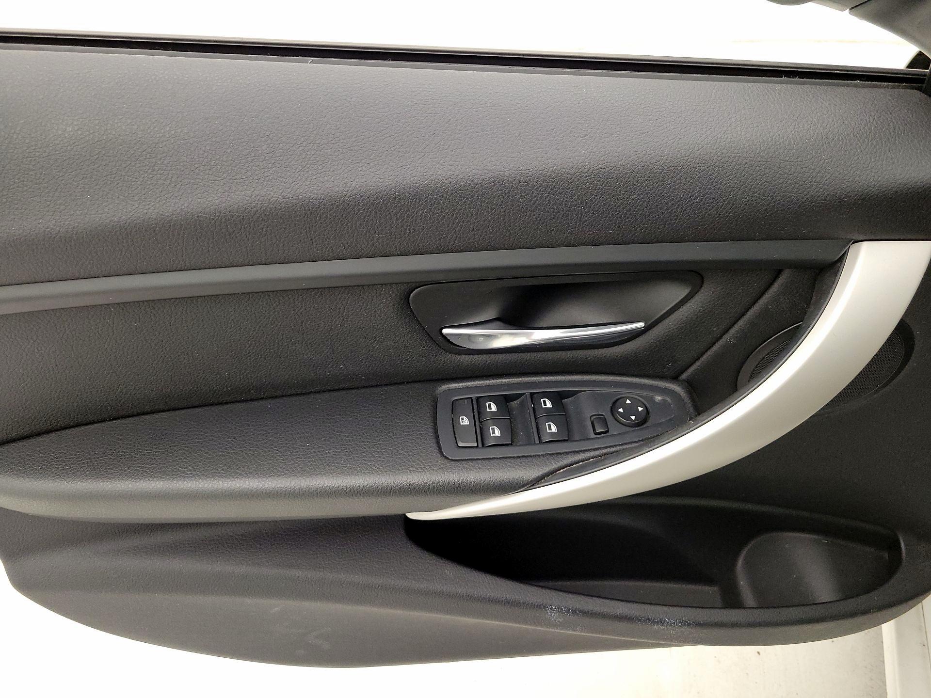 Thumbnail: 2015 BMW 3 Series - 12