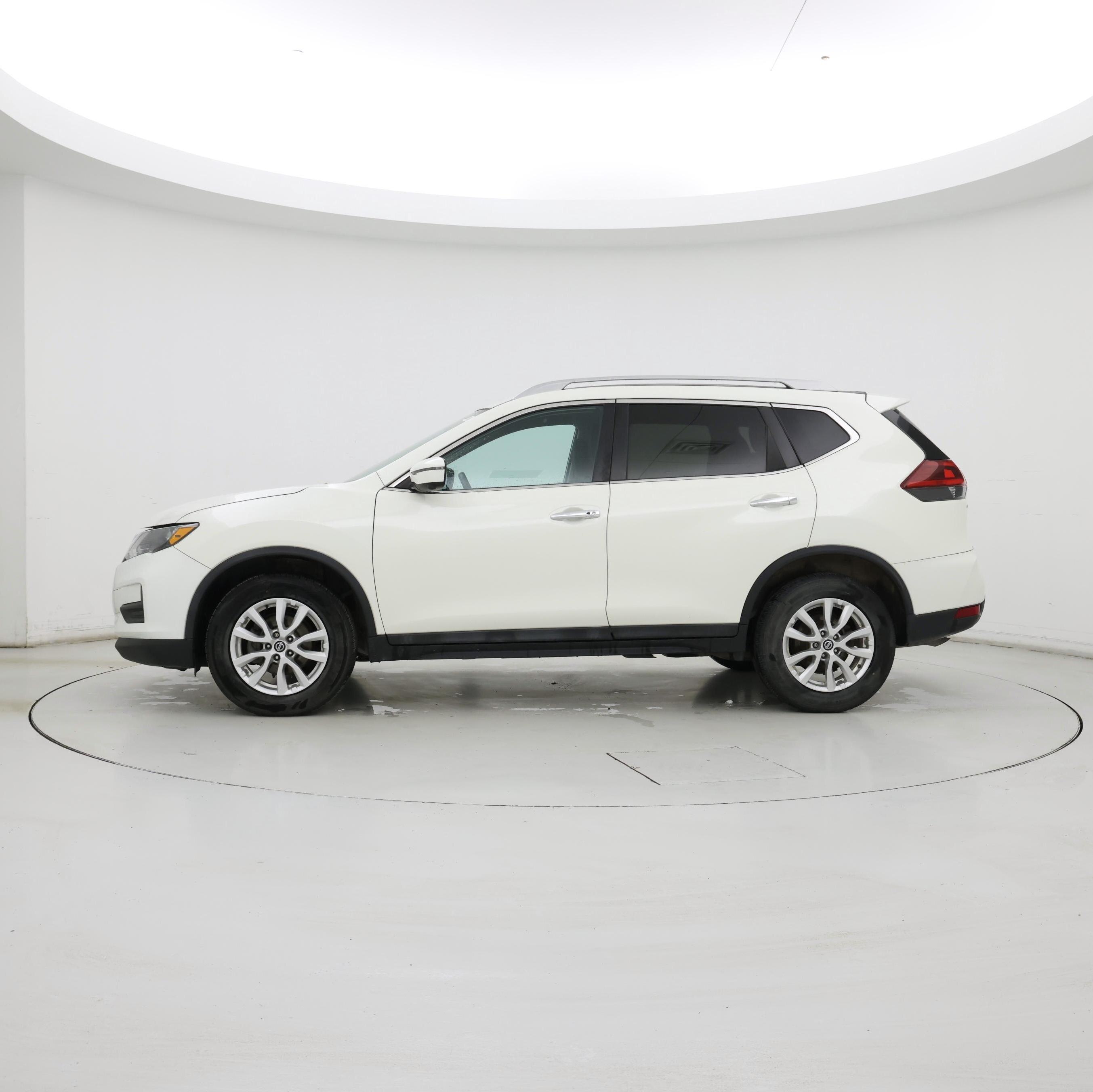 Thumbnail: 2017 Nissan Rogue - 3