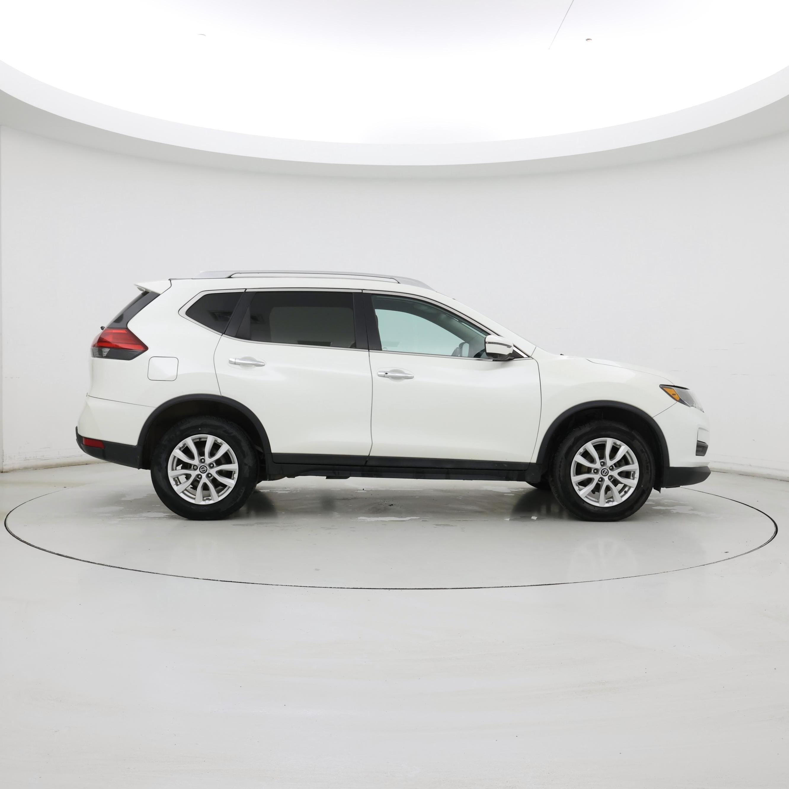 Thumbnail: 2017 Nissan Rogue - 7