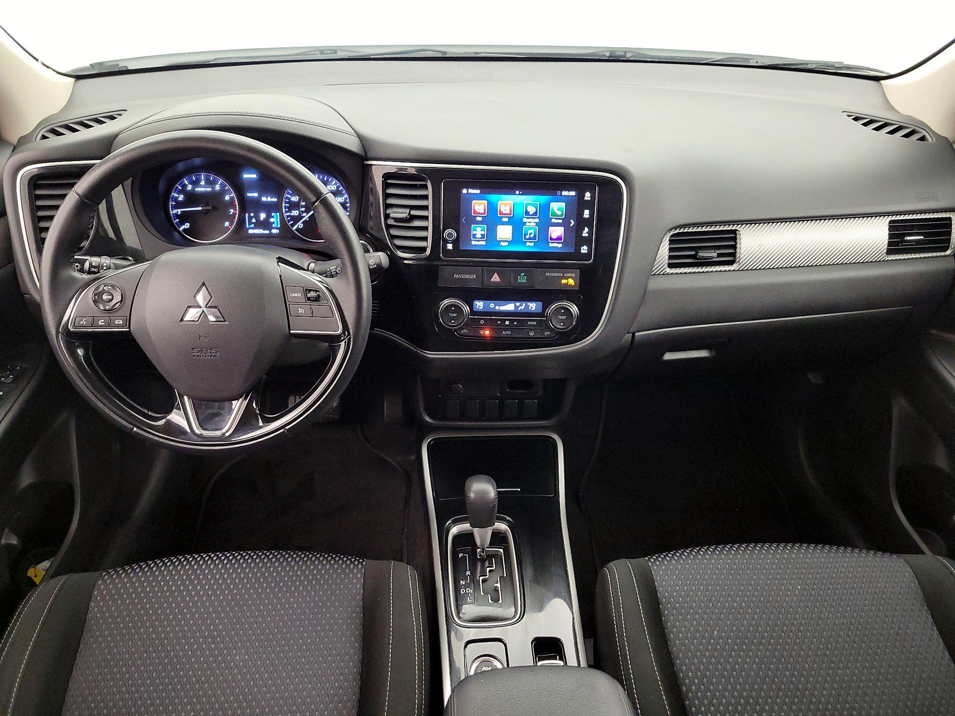 Thumbnail: 2017 Mitsubishi Outlander - 9