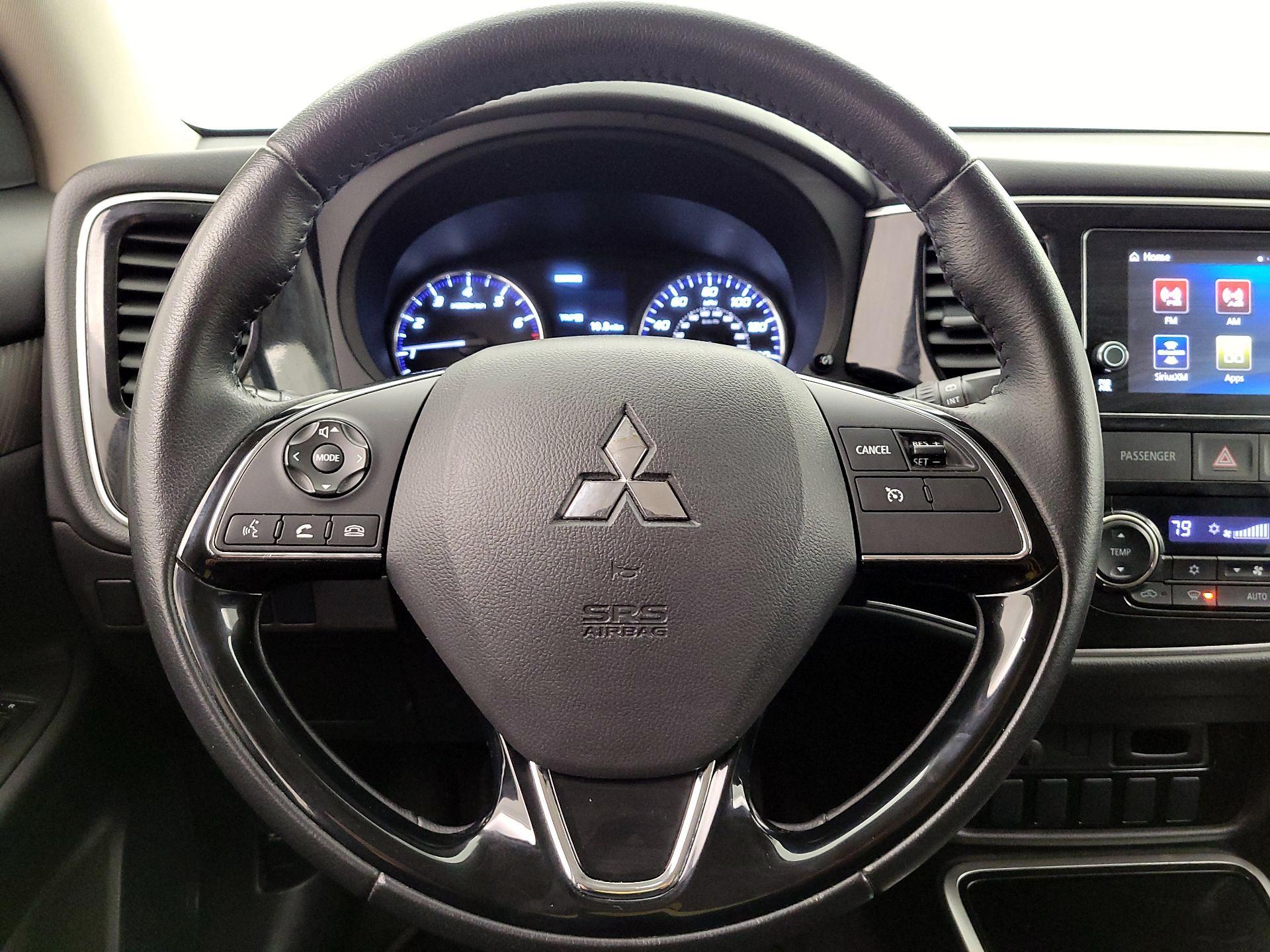 Thumbnail: 2017 Mitsubishi Outlander - 10