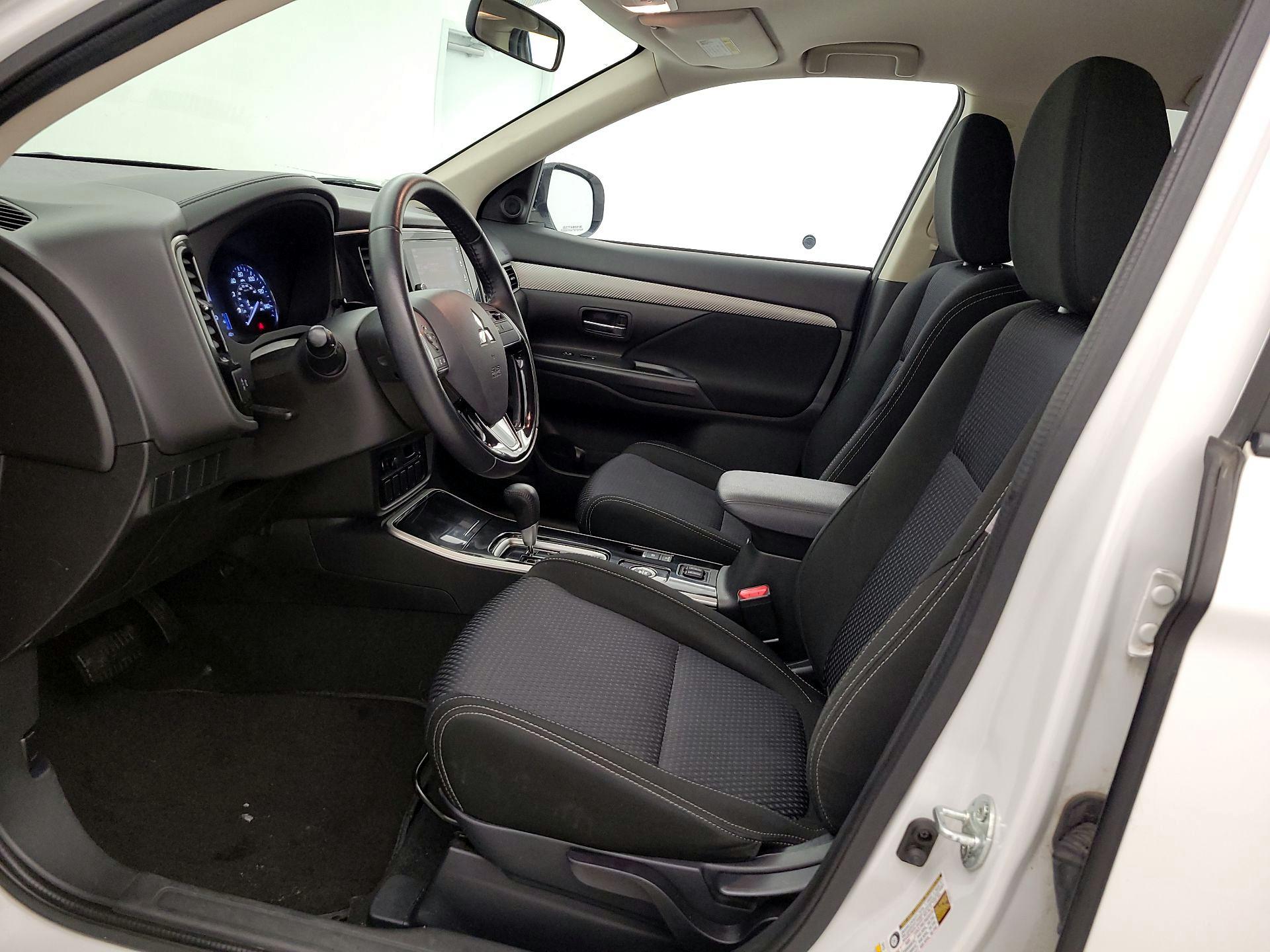 Thumbnail: 2017 Mitsubishi Outlander - 11