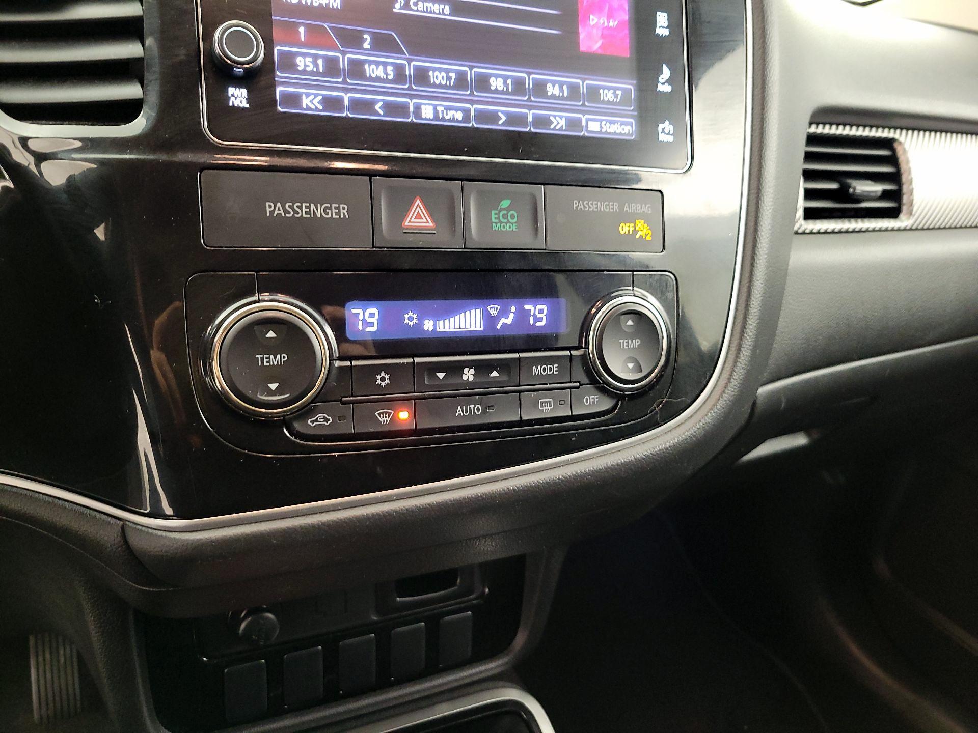 Thumbnail: 2017 Mitsubishi Outlander - 16