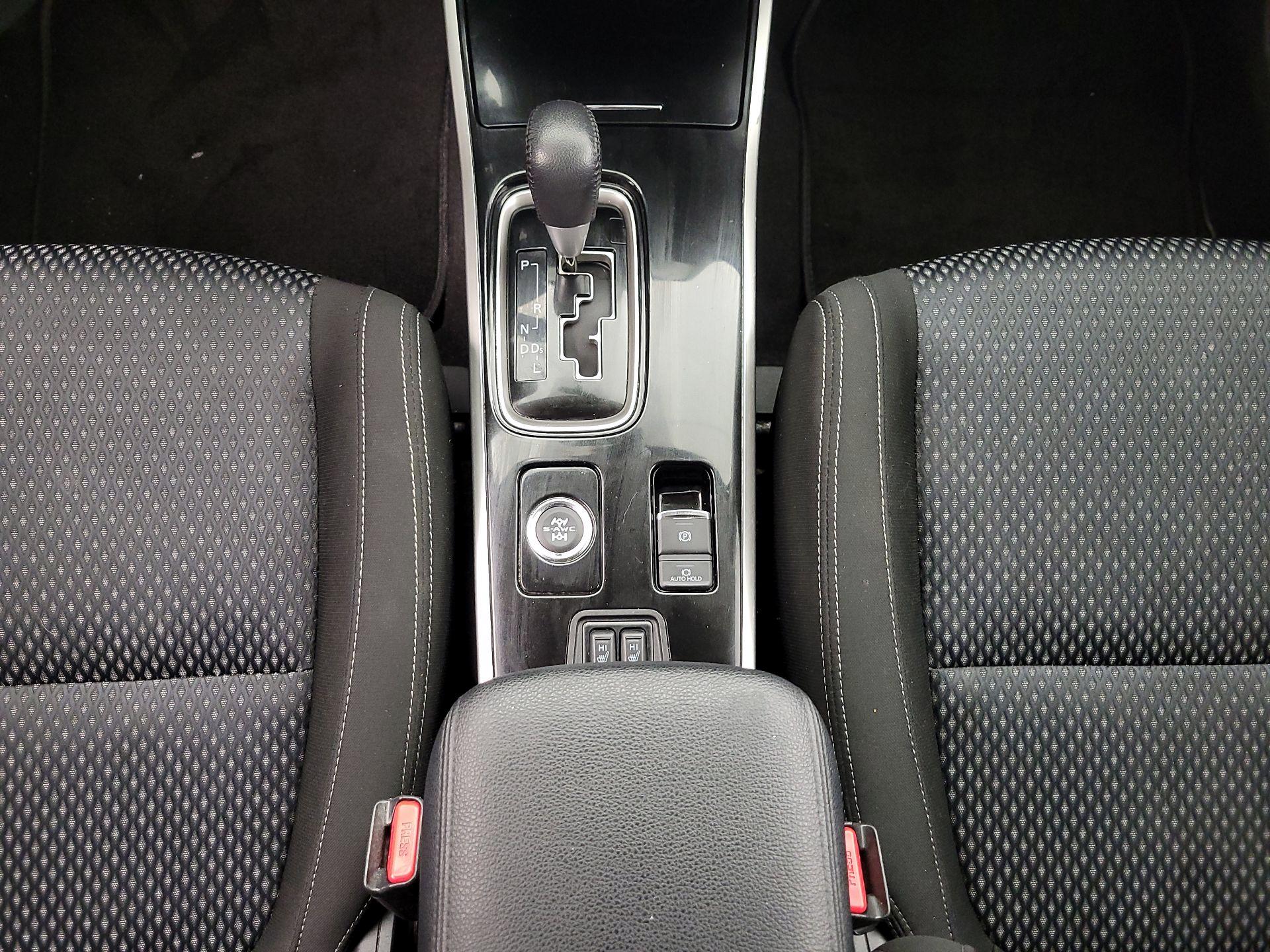 Thumbnail: 2017 Mitsubishi Outlander - 17