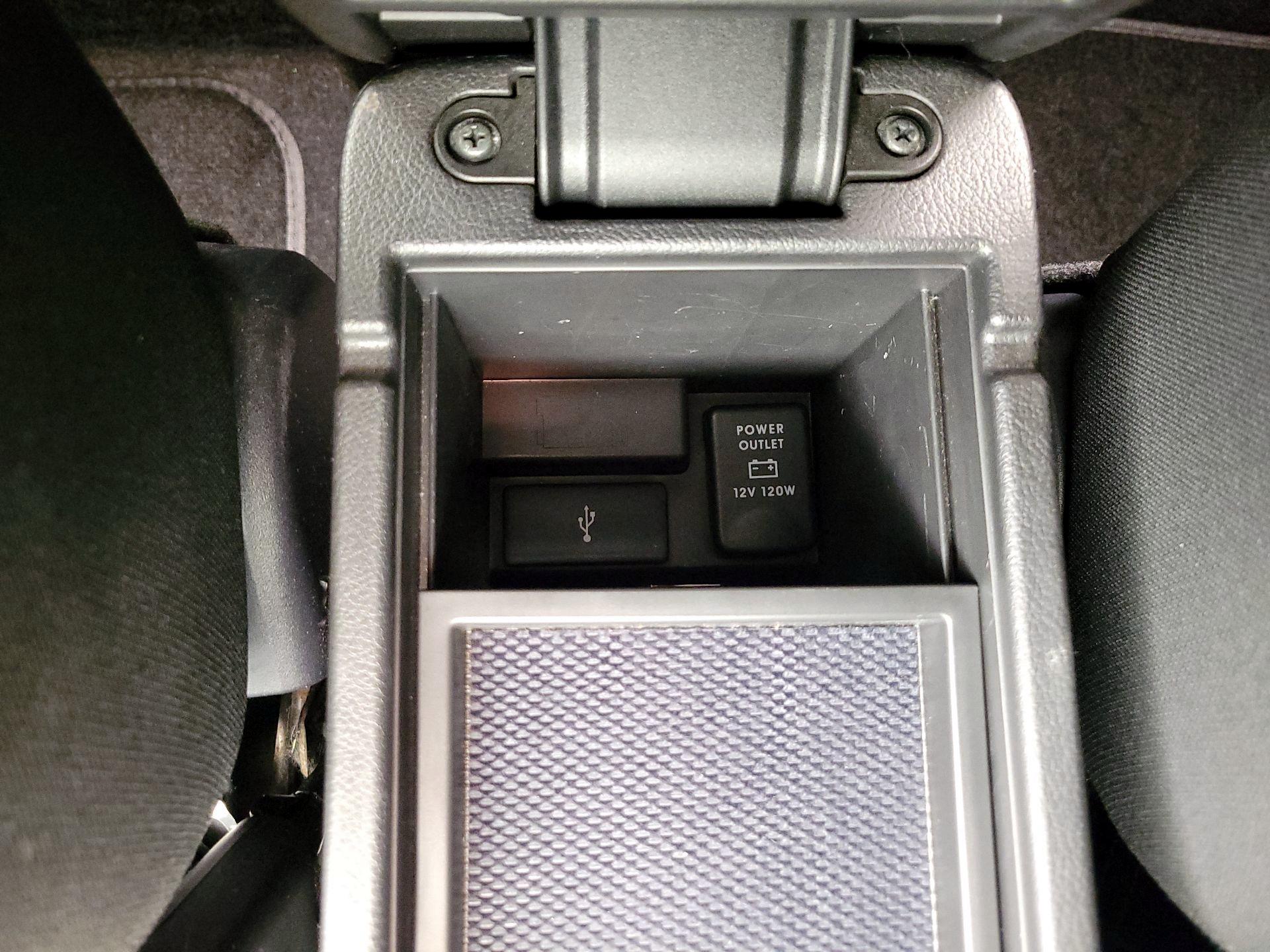 Thumbnail: 2017 Mitsubishi Outlander - 18