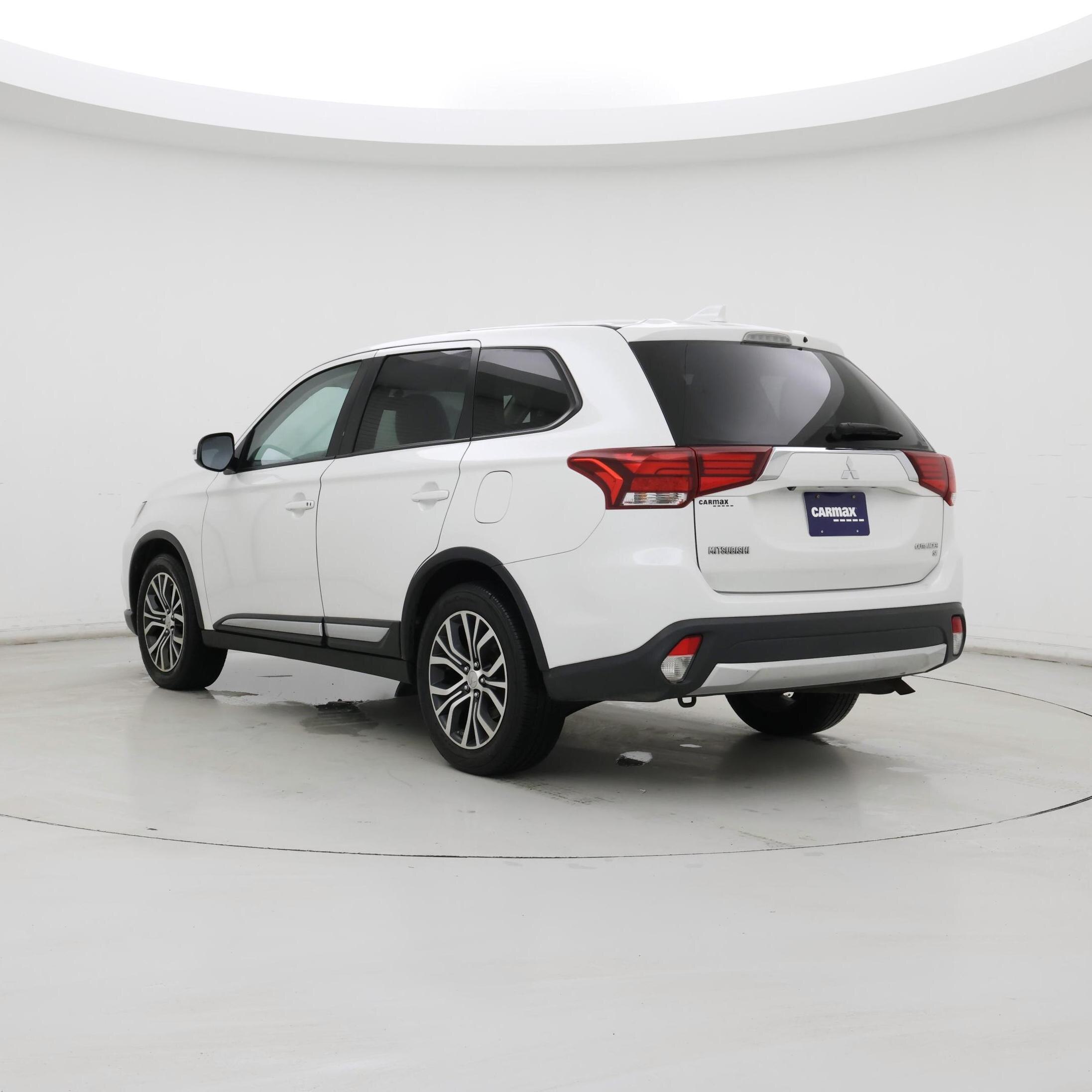 Thumbnail: 2017 Mitsubishi Outlander - 2