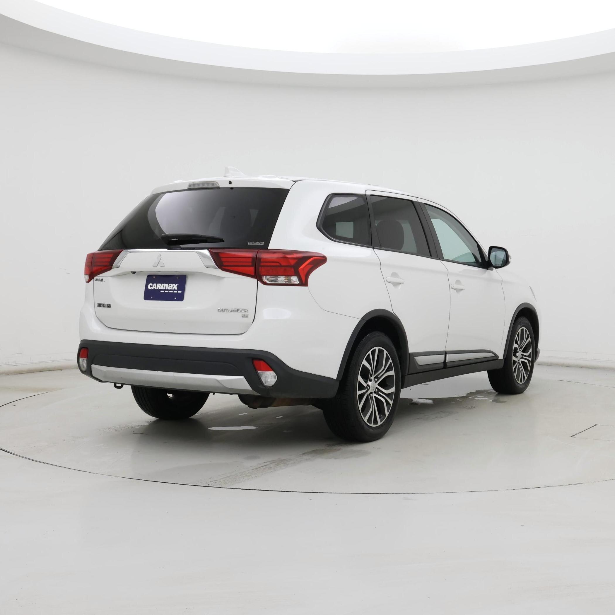 Thumbnail: 2017 Mitsubishi Outlander - 8