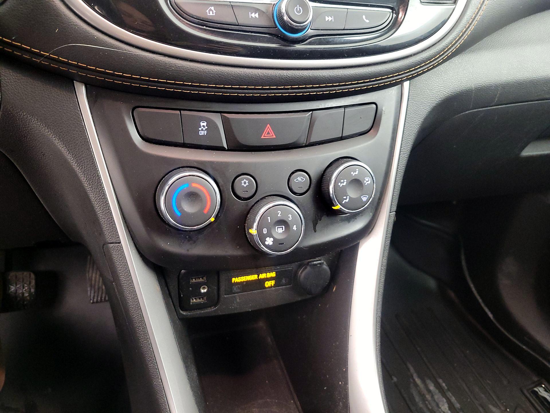 Thumbnail: 2019 Chevrolet Trax - 17